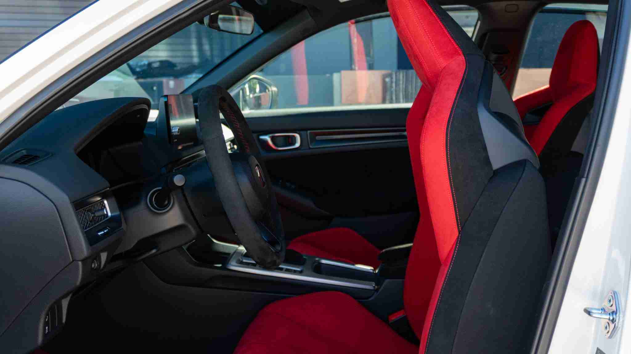 2024 Honda Civic TYPE-R 1 Owner -5k Miles – Championship white – Volk TE37 – Fortune auto HSLV -PPF full