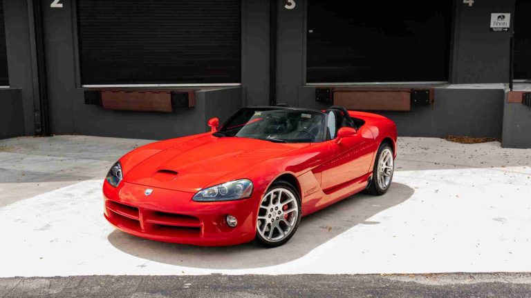 2005 Dodge Viper SRT-10 Only 16k Miles VIPER Red – 8.4L V10 – 6 Speed Manual – Like New Condition