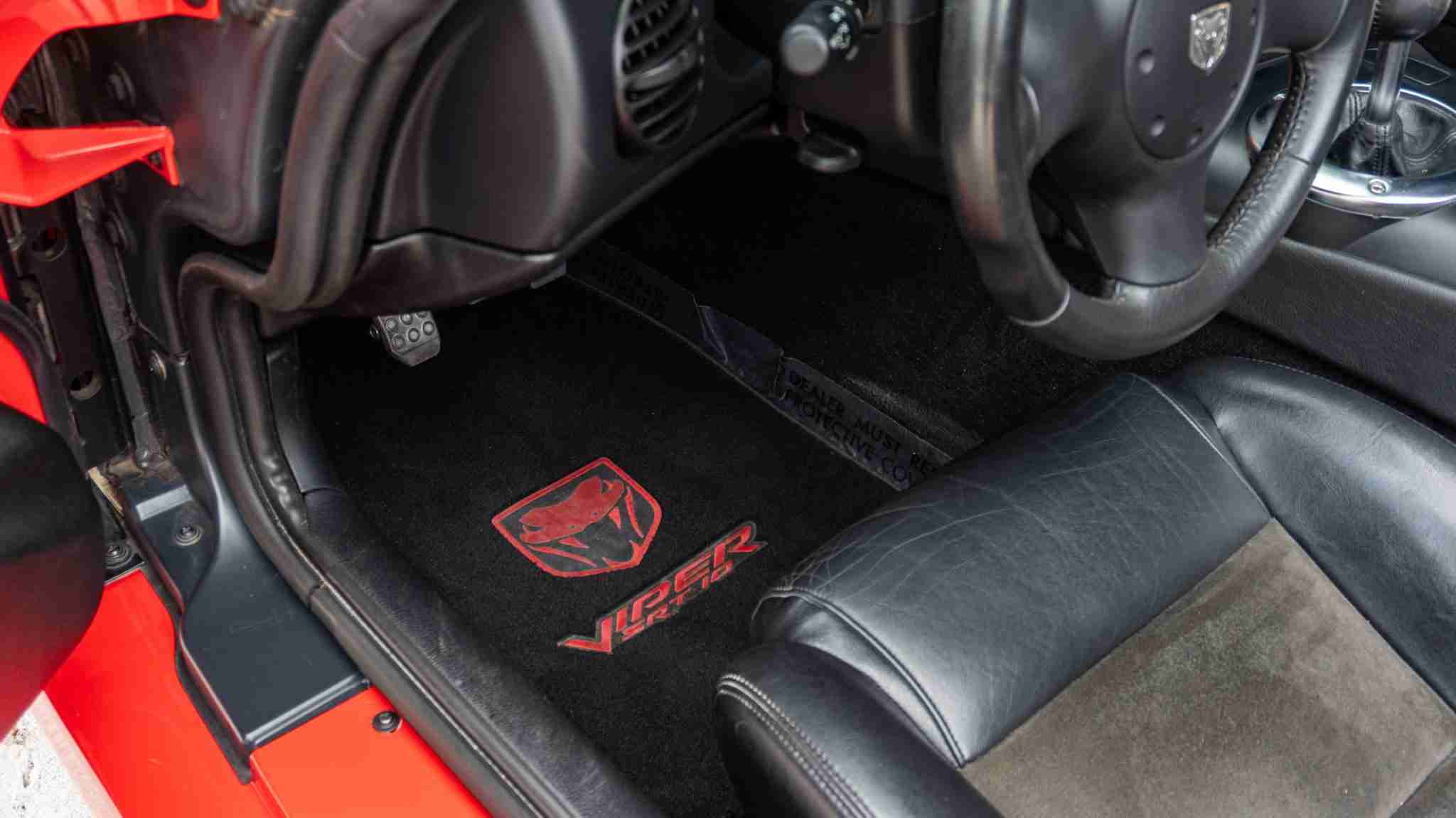 2005 Dodge Viper SRT-10 Only 16k Miles VIPER Red – 8.4L V10 – 6 Speed Manual – Like New Condition full