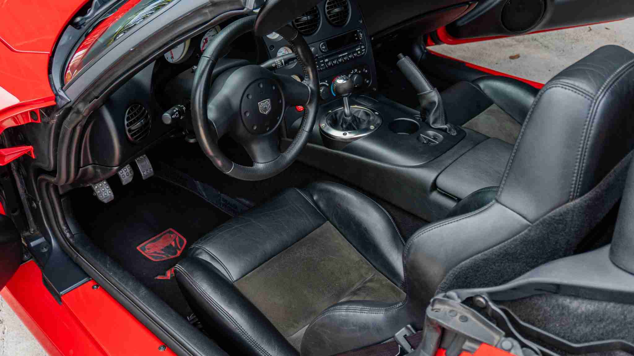 2005 Dodge Viper SRT-10 Only 16k Miles VIPER Red – 8.4L V10 – 6 Speed Manual – Like New Condition full