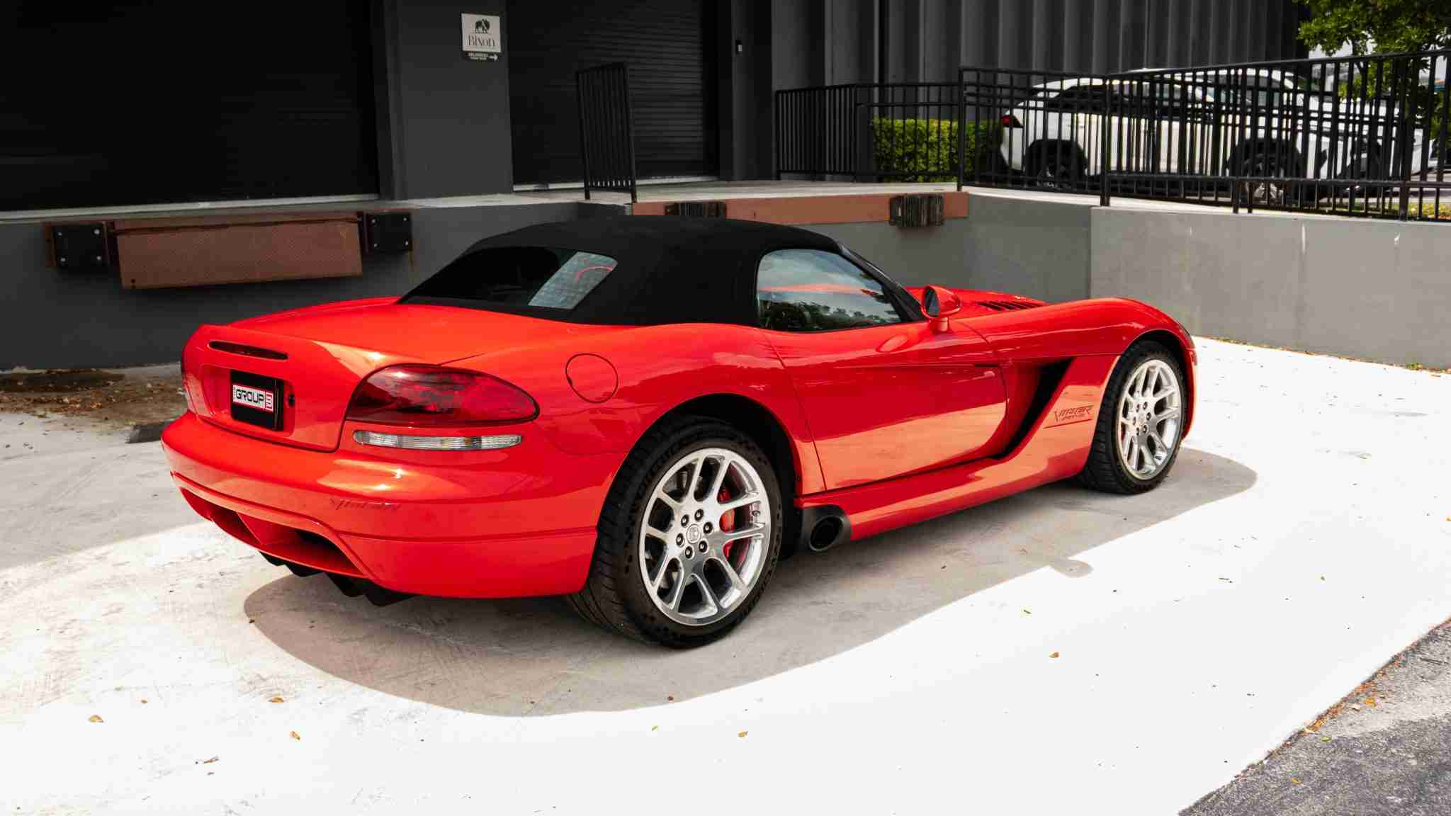 2005 Dodge Viper SRT-10 Only 16k Miles VIPER Red – 8.4L V10 – 6 Speed Manual – Like New Condition full