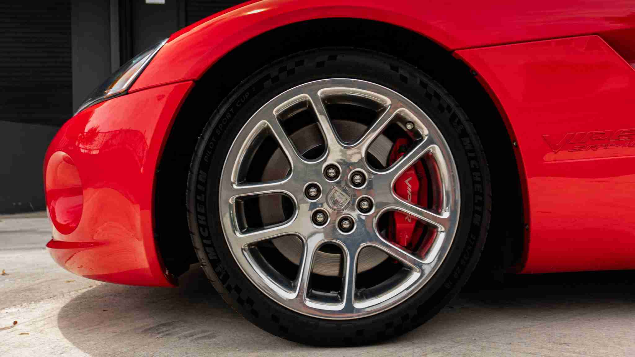 2005 Dodge Viper SRT-10 Only 16k Miles VIPER Red – 8.4L V10 – 6 Speed Manual – Like New Condition full