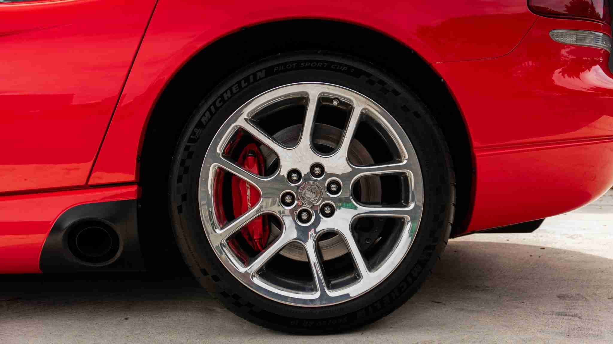 2005 Dodge Viper SRT-10 Only 16k Miles VIPER Red – 8.4L V10 – 6 Speed Manual – Like New Condition full