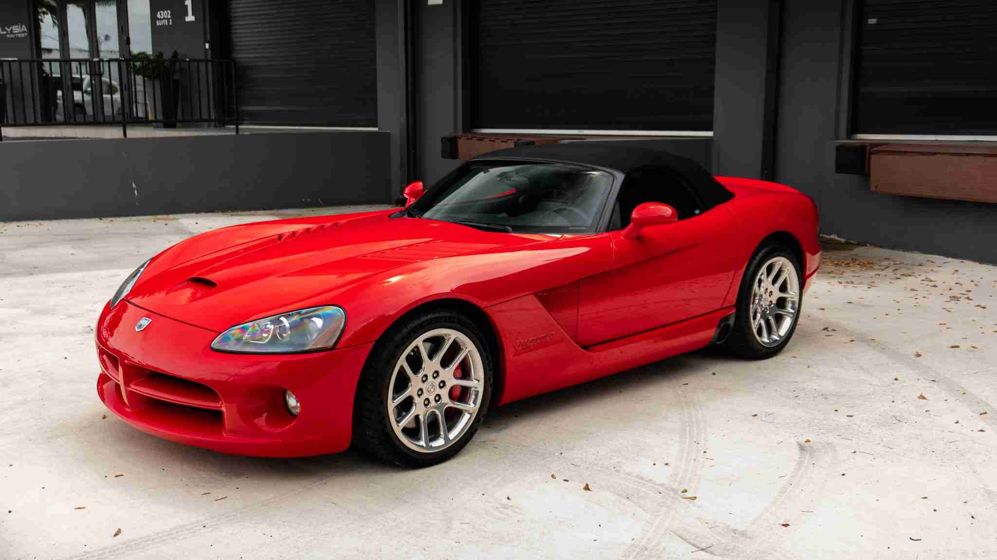 2005 Dodge Viper SRT-10 Only 16k Miles VIPER Red – 8.4L V10 – 6 Speed Manual – Like New Condition full