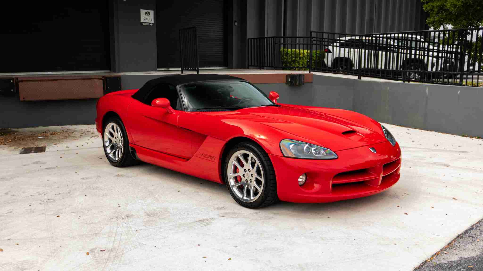 2005 Dodge Viper SRT-10 Only 16k Miles VIPER Red – 8.4L V10 – 6 Speed Manual – Like New Condition full