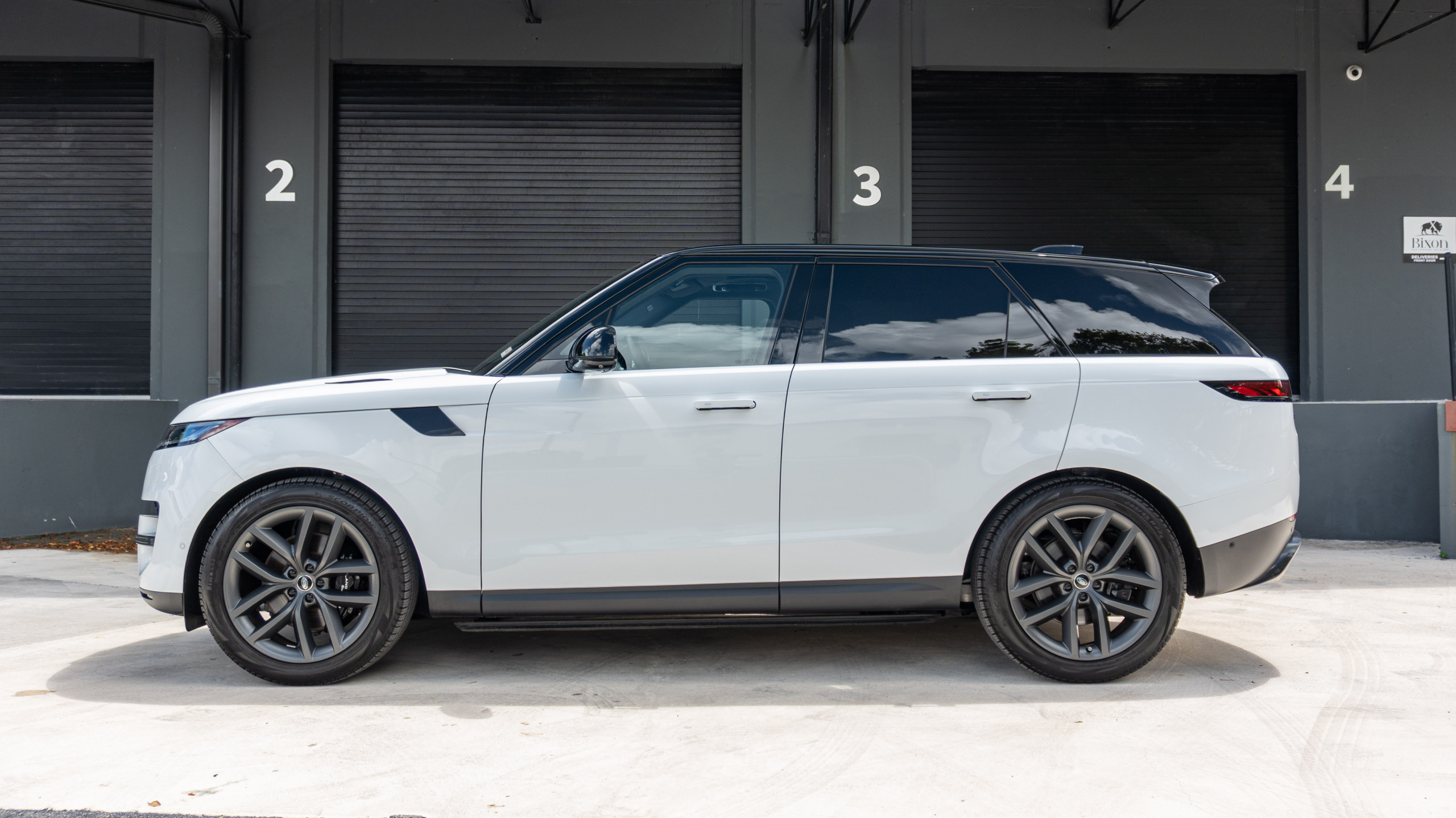 2024 Land Rover Range Rover Sport SE P360 – 900 Miles – Like New Condition – Factory Warranty – Loaded -$97K MSRP full