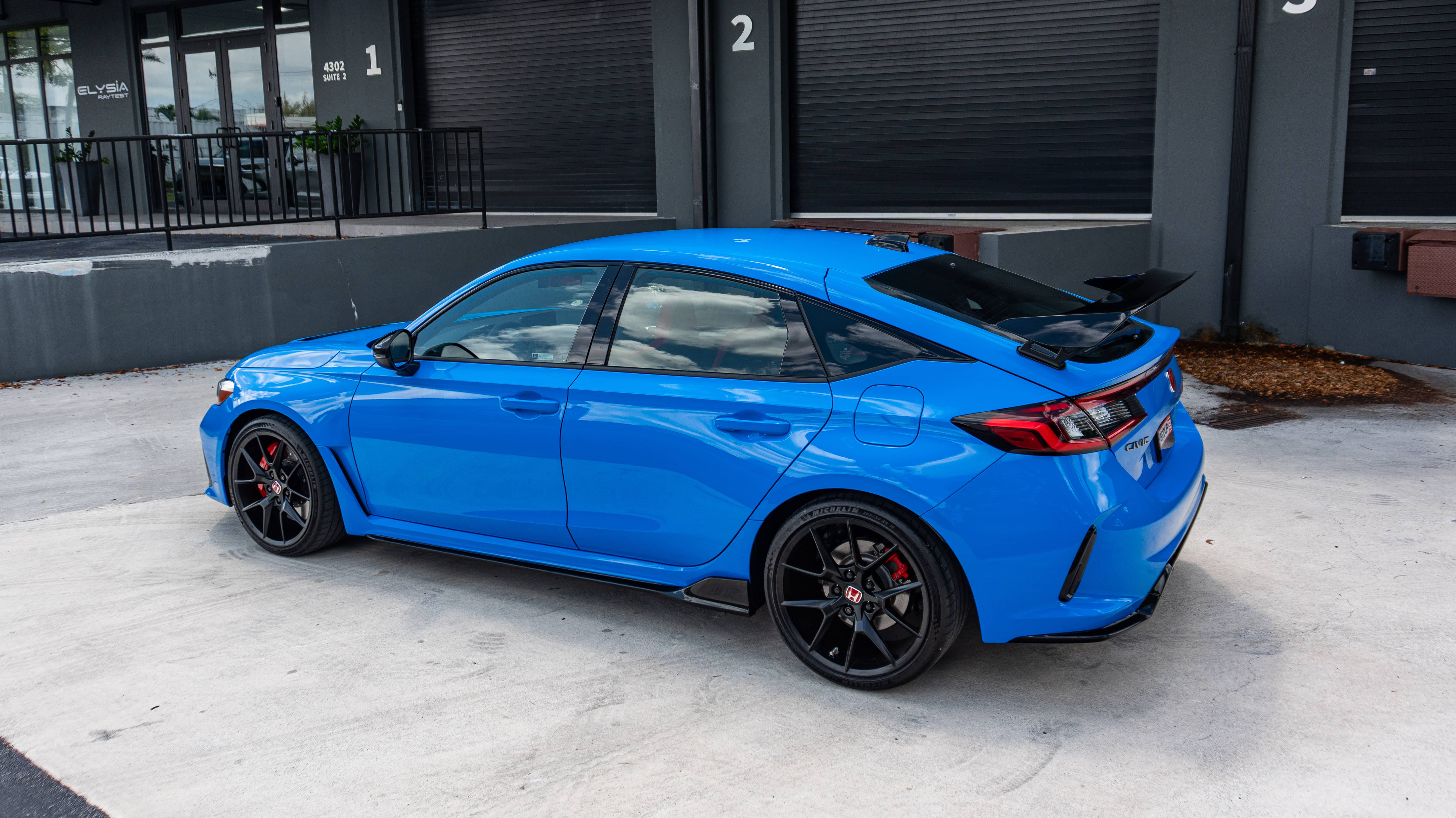 2025 Honda Civic TYPE-R Boost Blue – Only 3k Miles – PPF on Front – Factory Warranty – Garage Kept full