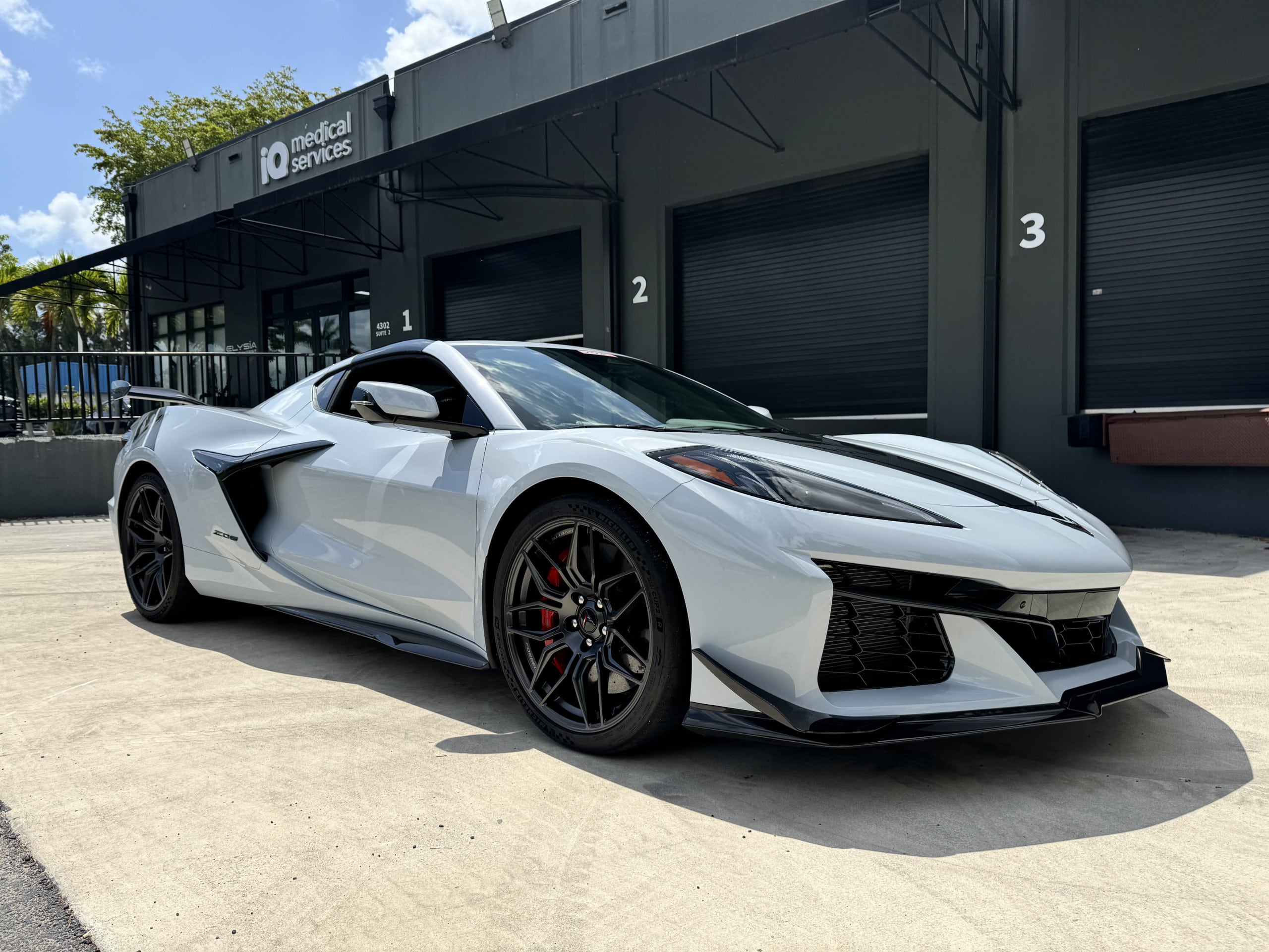 2024 Chevrolet Corvette 3LZ Z06 1 Owner – 800 Miles – $158k MSRP – All Original – Factory Warranty – LIKE NEW full