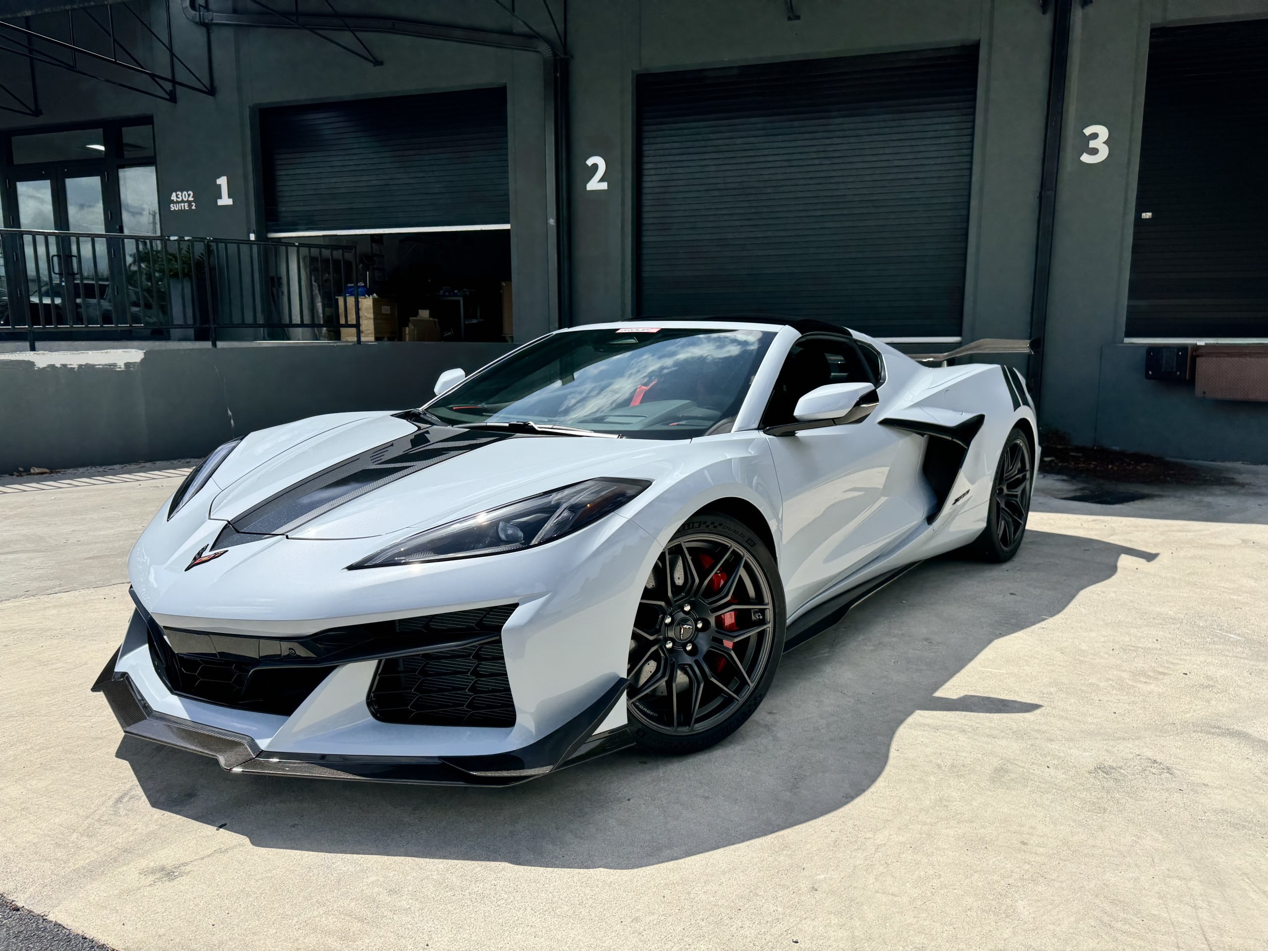 2024 Chevrolet Corvette 3LZ Z06 1 Owner – 800 Miles – $158k MSRP – All Original – Factory Warranty – LIKE NEW full