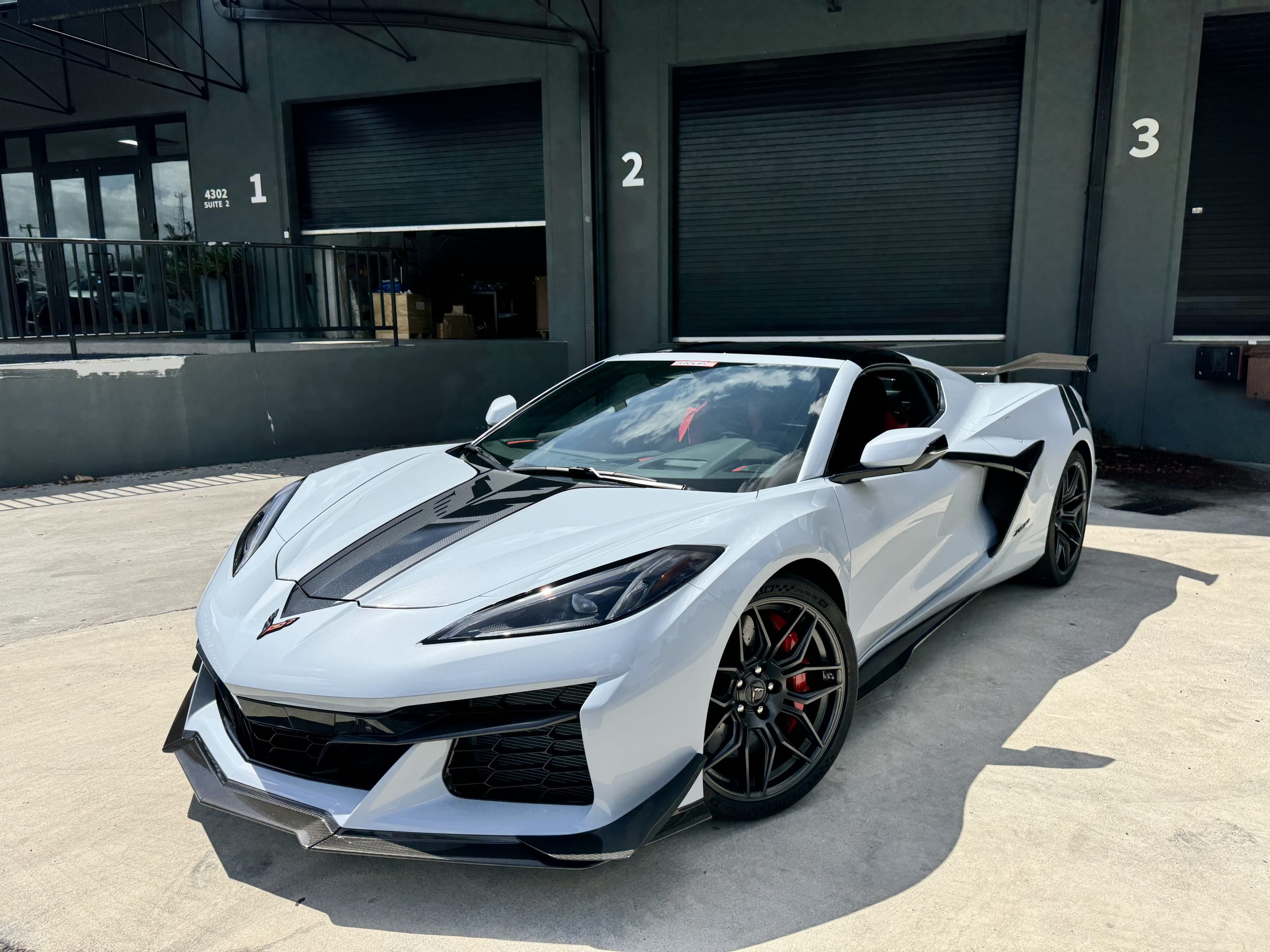 2024 Chevrolet Corvette 3LZ Z06 1 Owner – 800 Miles – $158k MSRP – All Original – Factory Warranty – LIKE NEW full