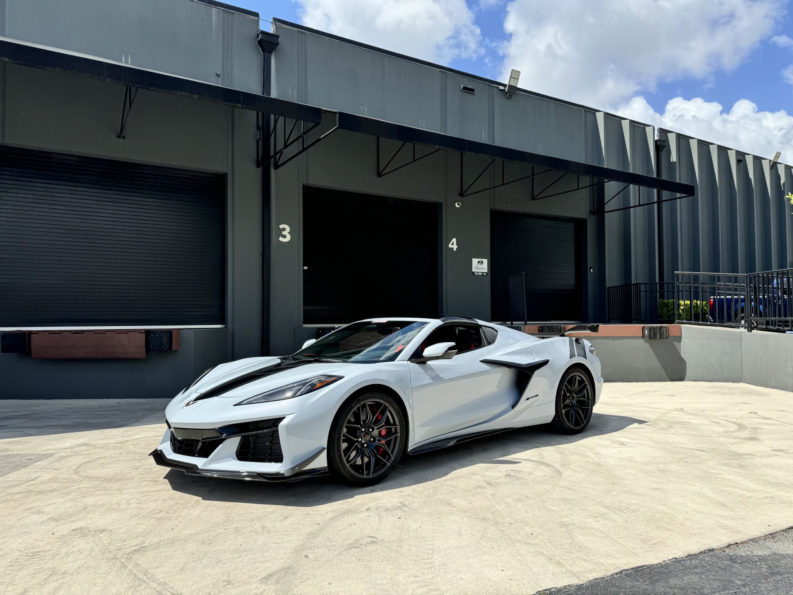 2024 Chevrolet Corvette 3LZ Z06 1 Owner – 800 Miles – $158k MSRP – All Original – Factory Warranty – LIKE NEW full