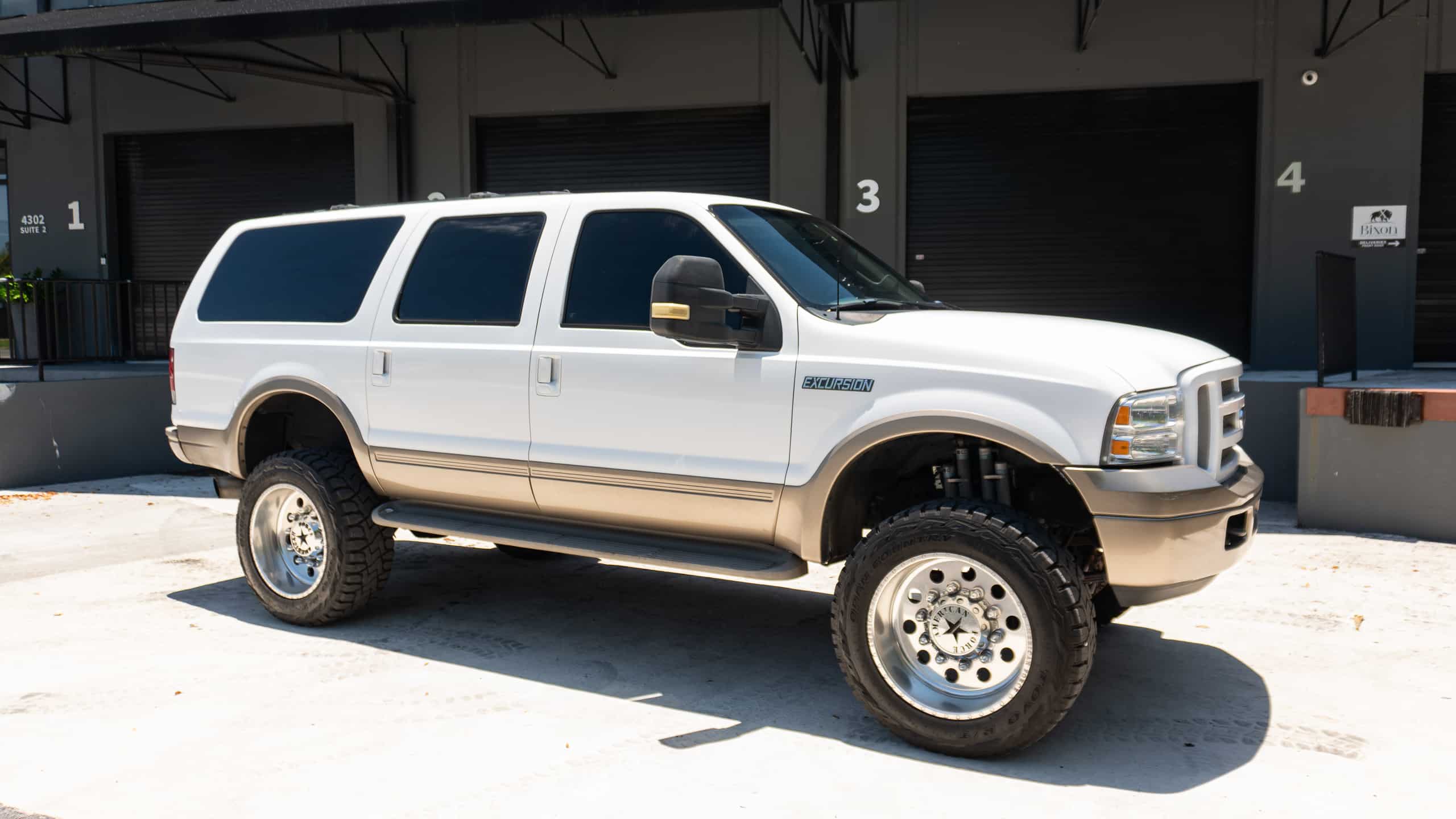 2005 Ford Excursion Eddie Bauer – 6.0L Turbo Diesel – Nicely Modified full