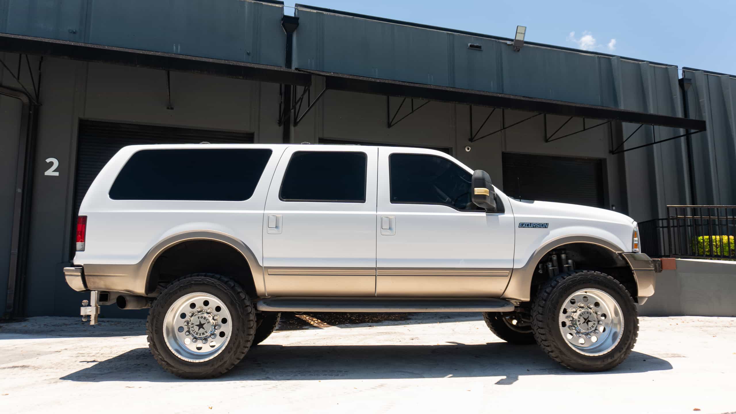 2005 Ford Excursion Eddie Bauer – 6.0L Turbo Diesel – Nicely Modified full
