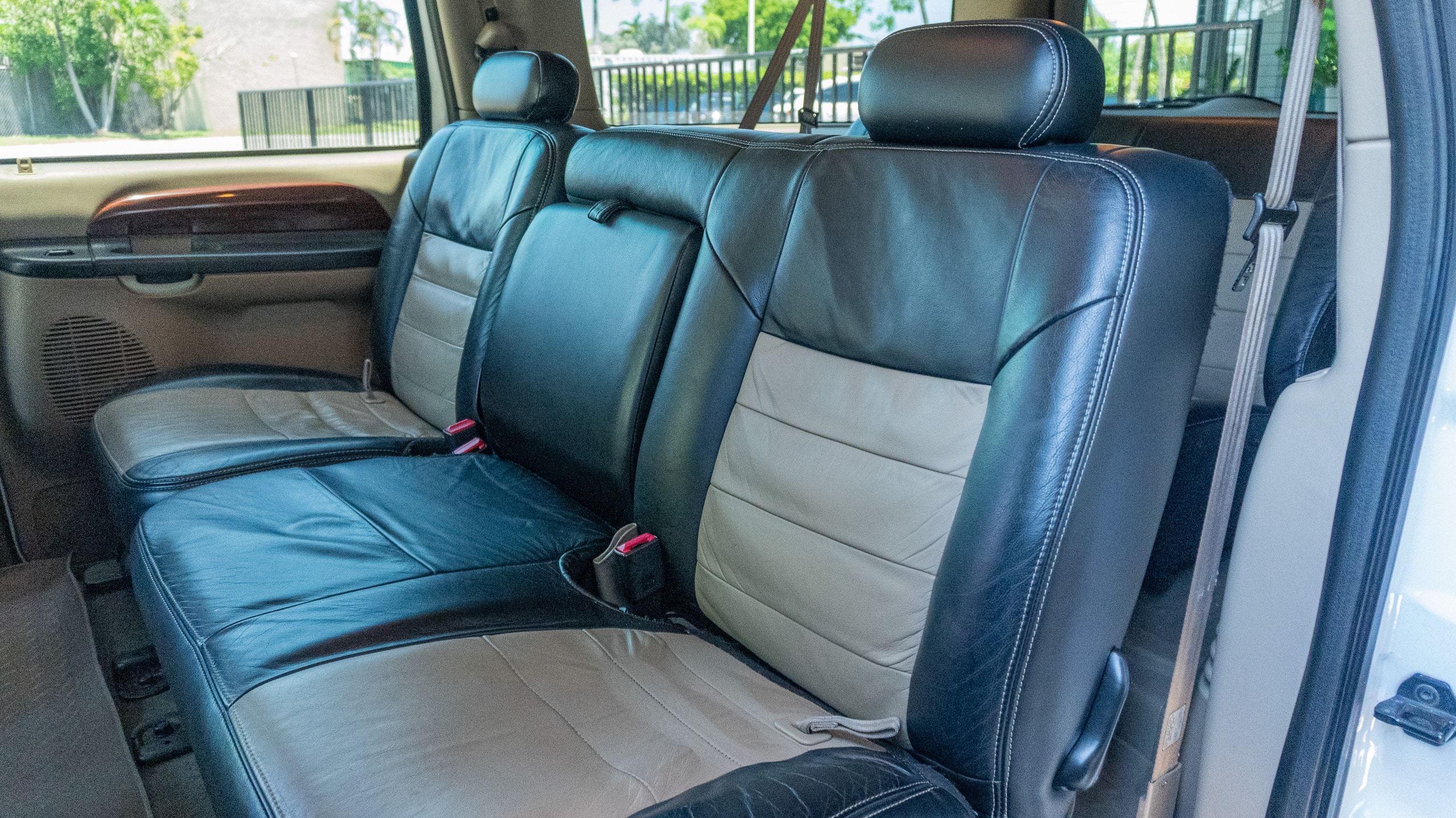 2005 Ford Excursion Eddie Bauer – 6.0L Turbo Diesel – Nicely Modified full