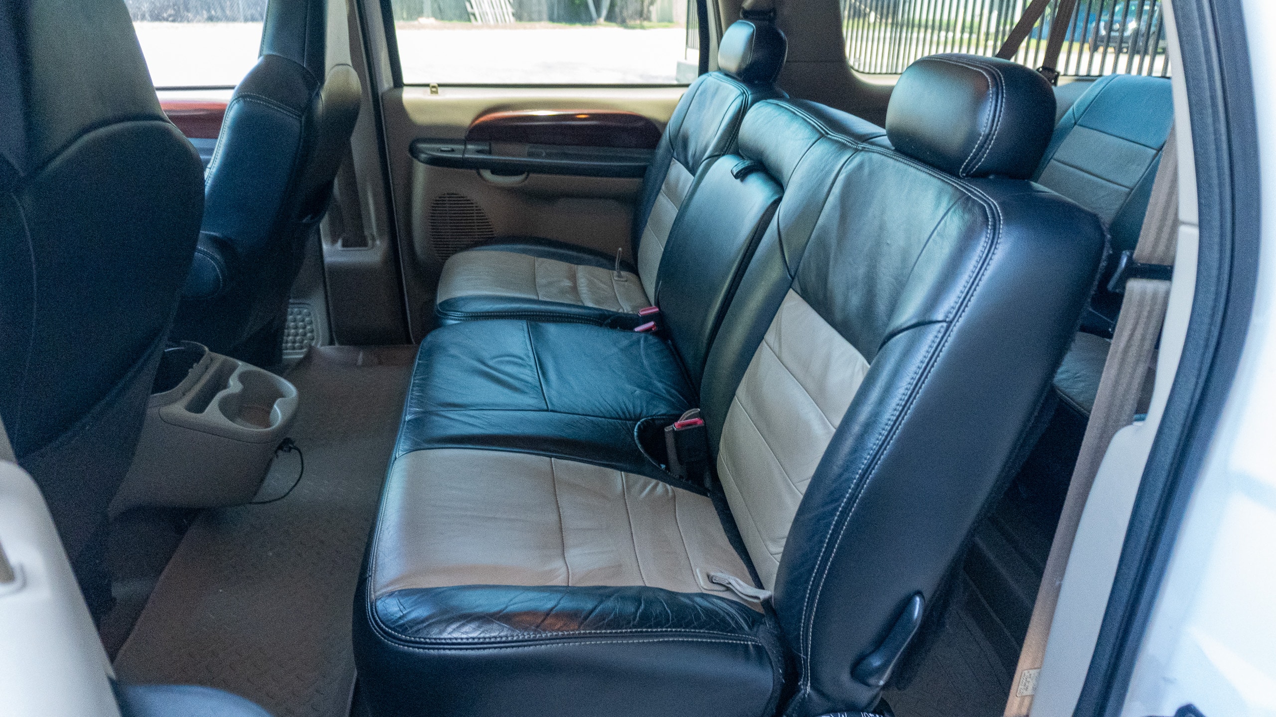 2005 Ford Excursion Eddie Bauer – 6.0L Turbo Diesel – Nicely Modified full