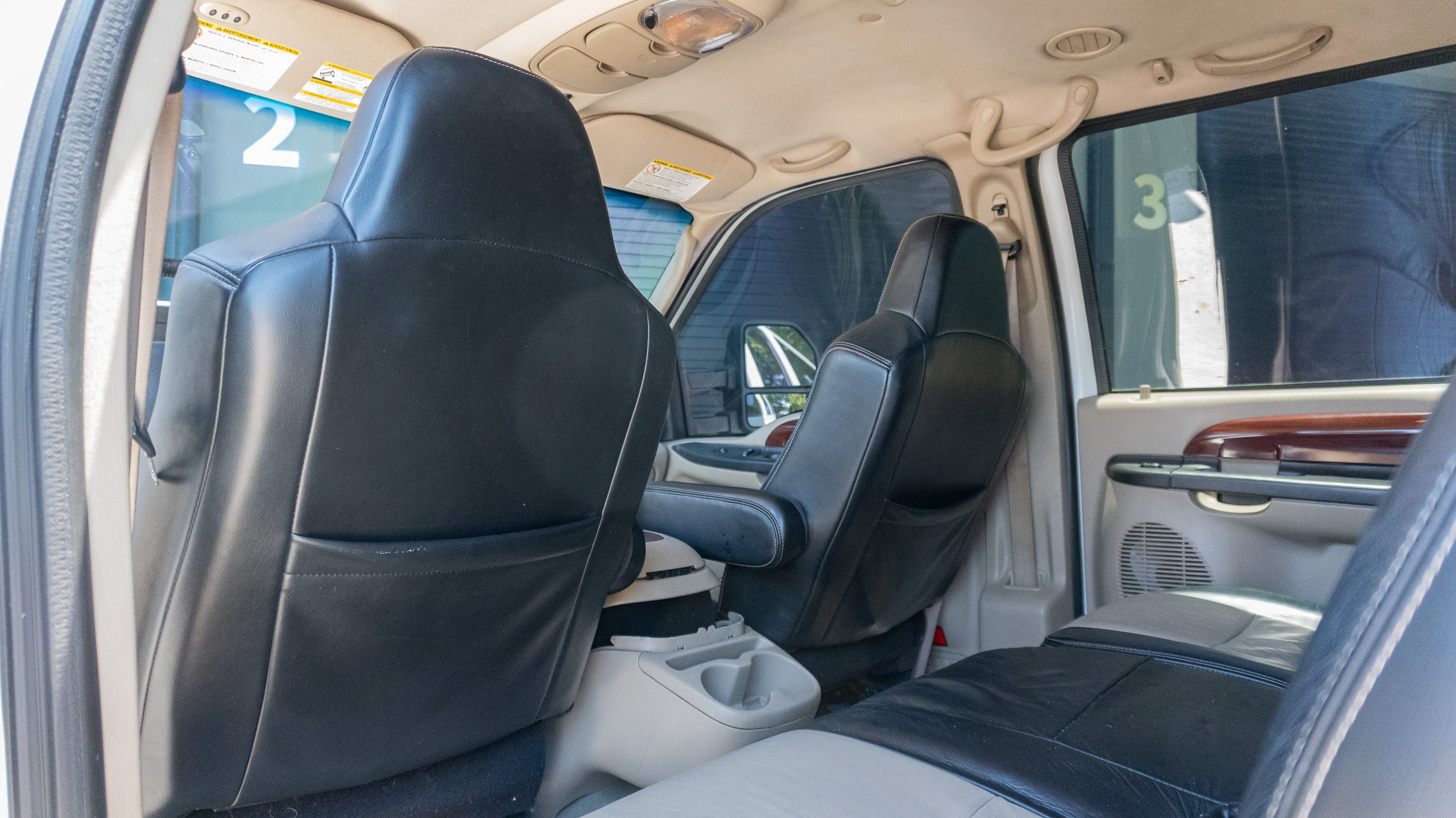2005 Ford Excursion Eddie Bauer – 6.0L Turbo Diesel – Nicely Modified full