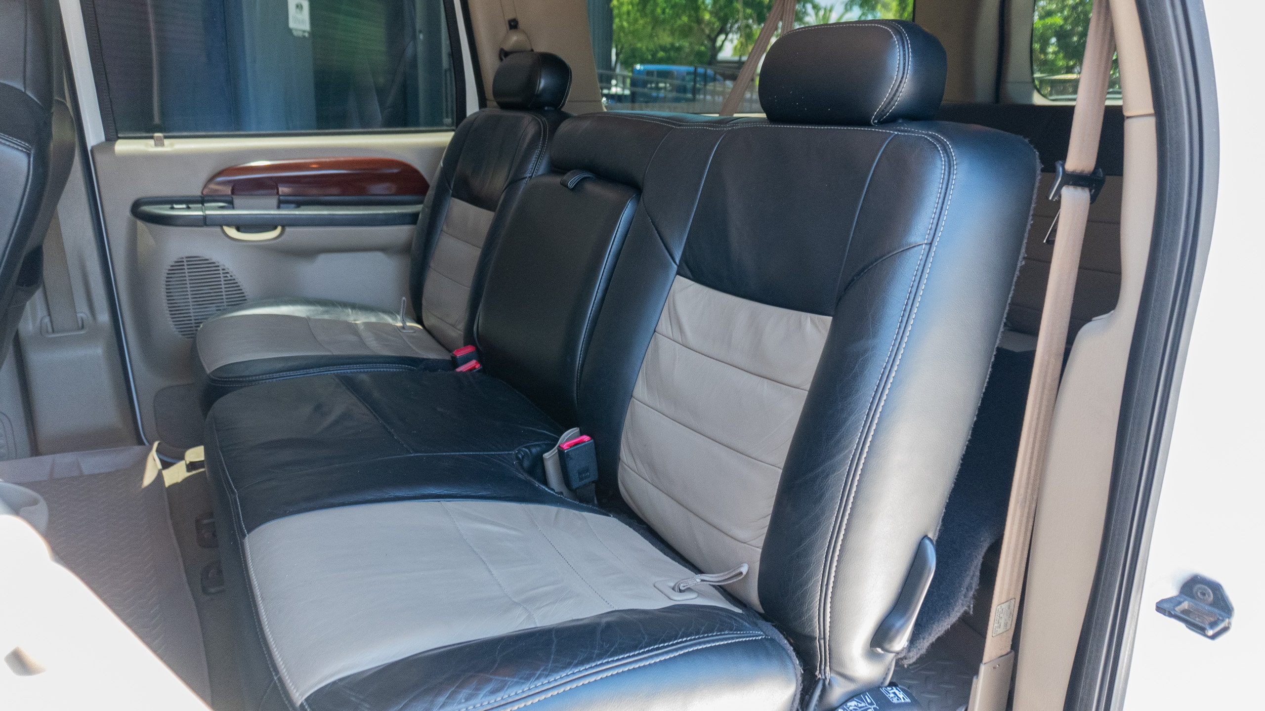 2005 Ford Excursion Eddie Bauer – 6.0L Turbo Diesel – Nicely Modified full