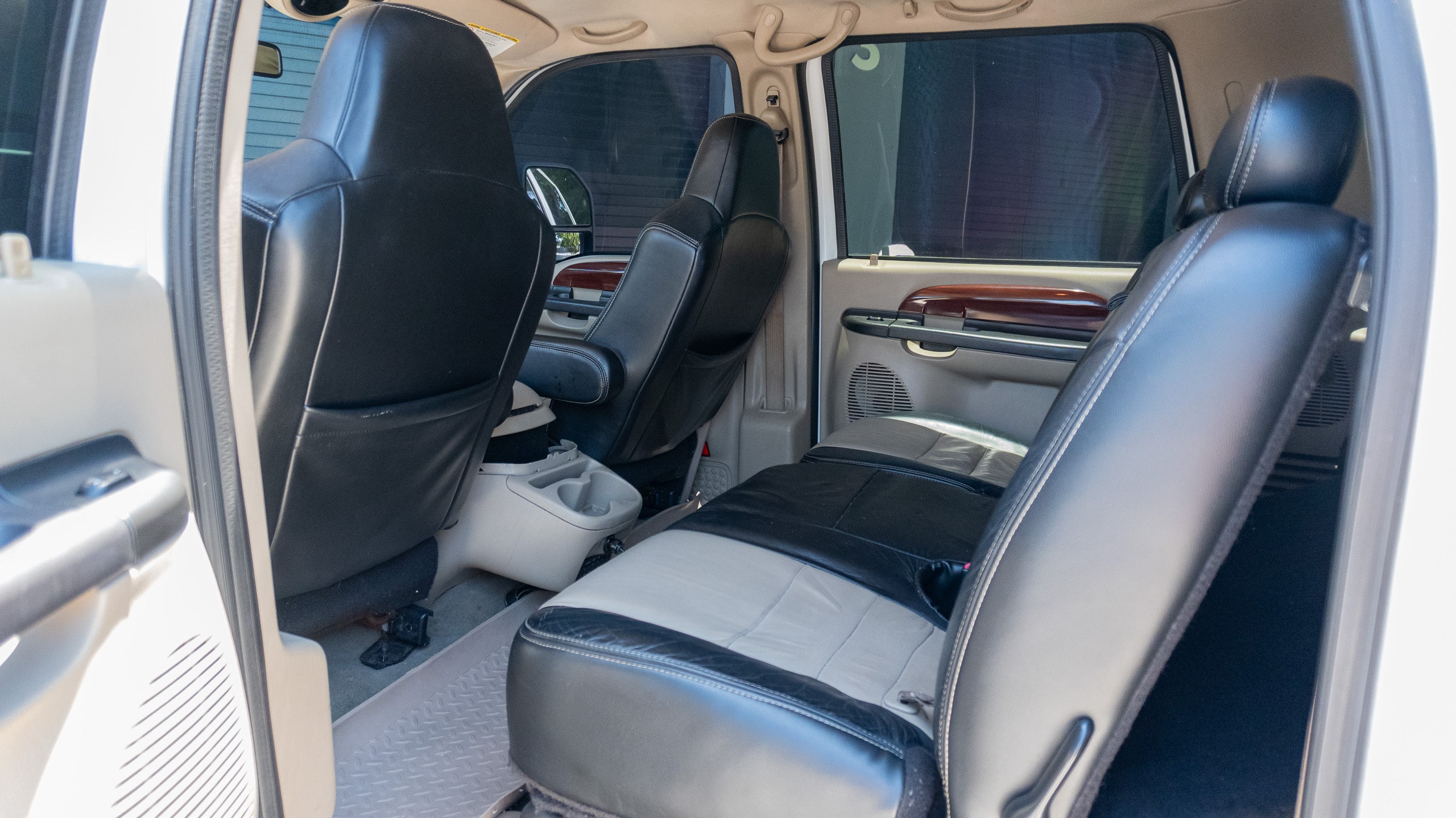 2005 Ford Excursion Eddie Bauer – 6.0L Turbo Diesel – Nicely Modified full