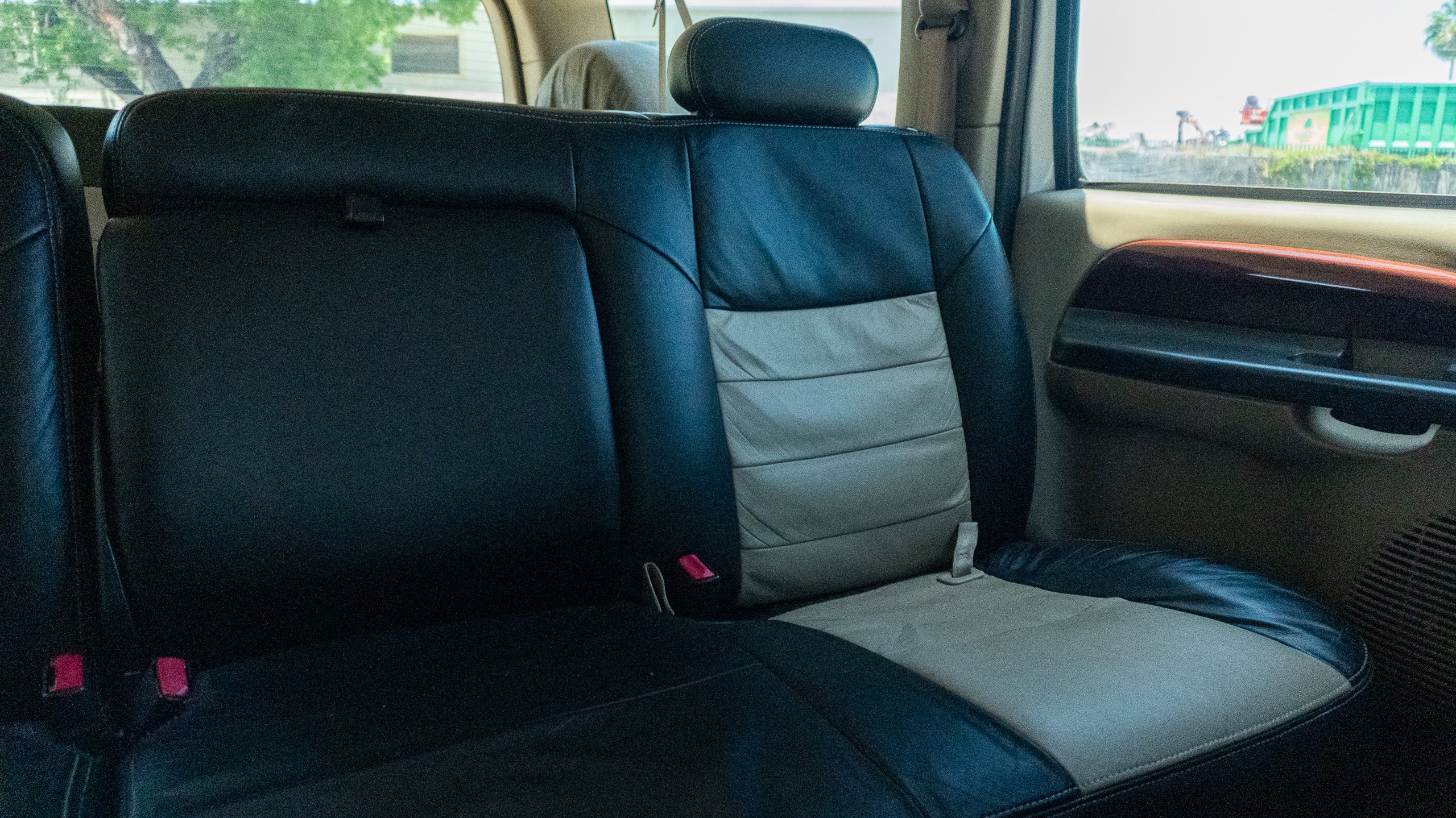 2005 Ford Excursion Eddie Bauer – 6.0L Turbo Diesel – Nicely Modified full