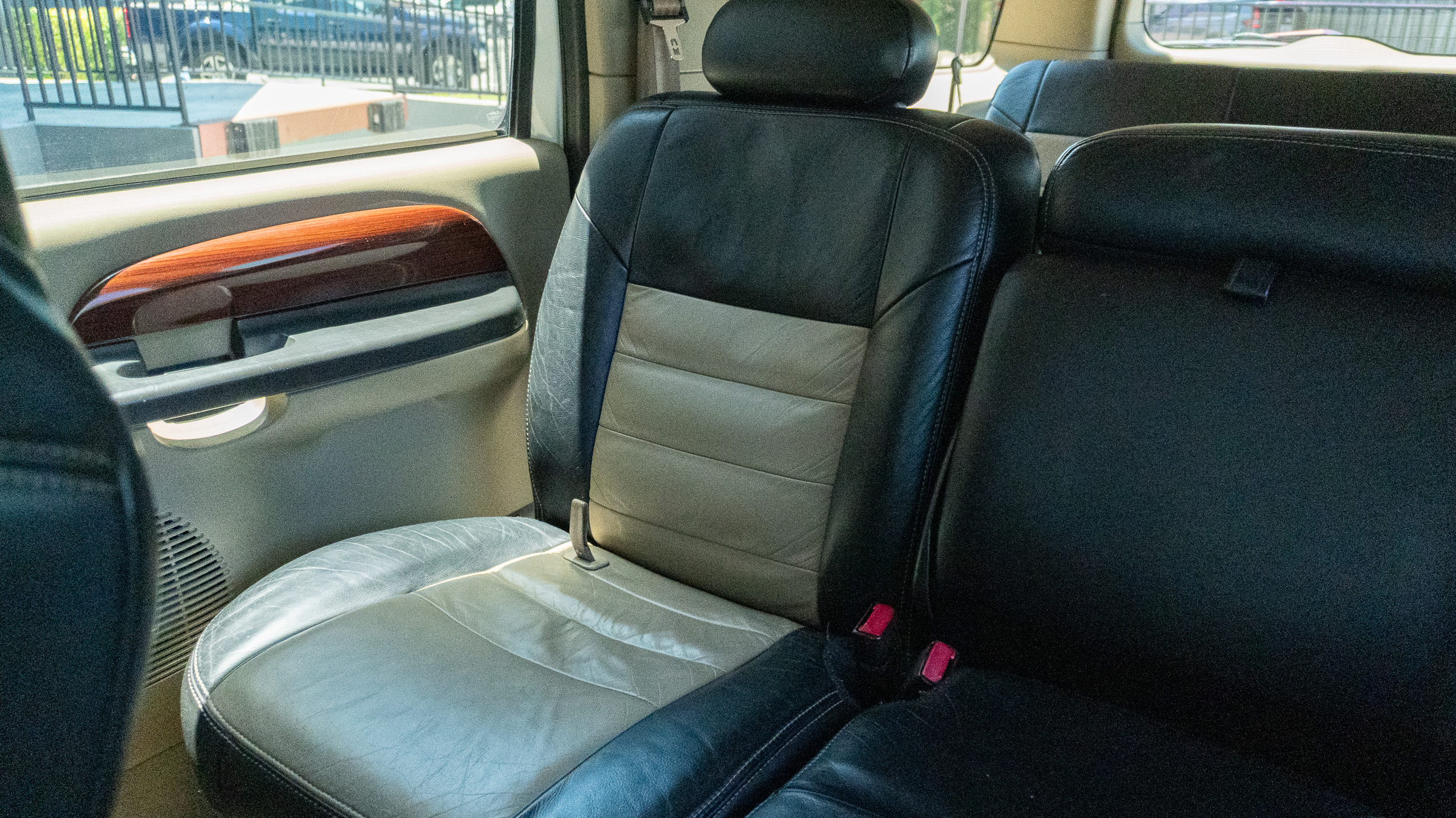 2005 Ford Excursion Eddie Bauer – 6.0L Turbo Diesel – Nicely Modified full
