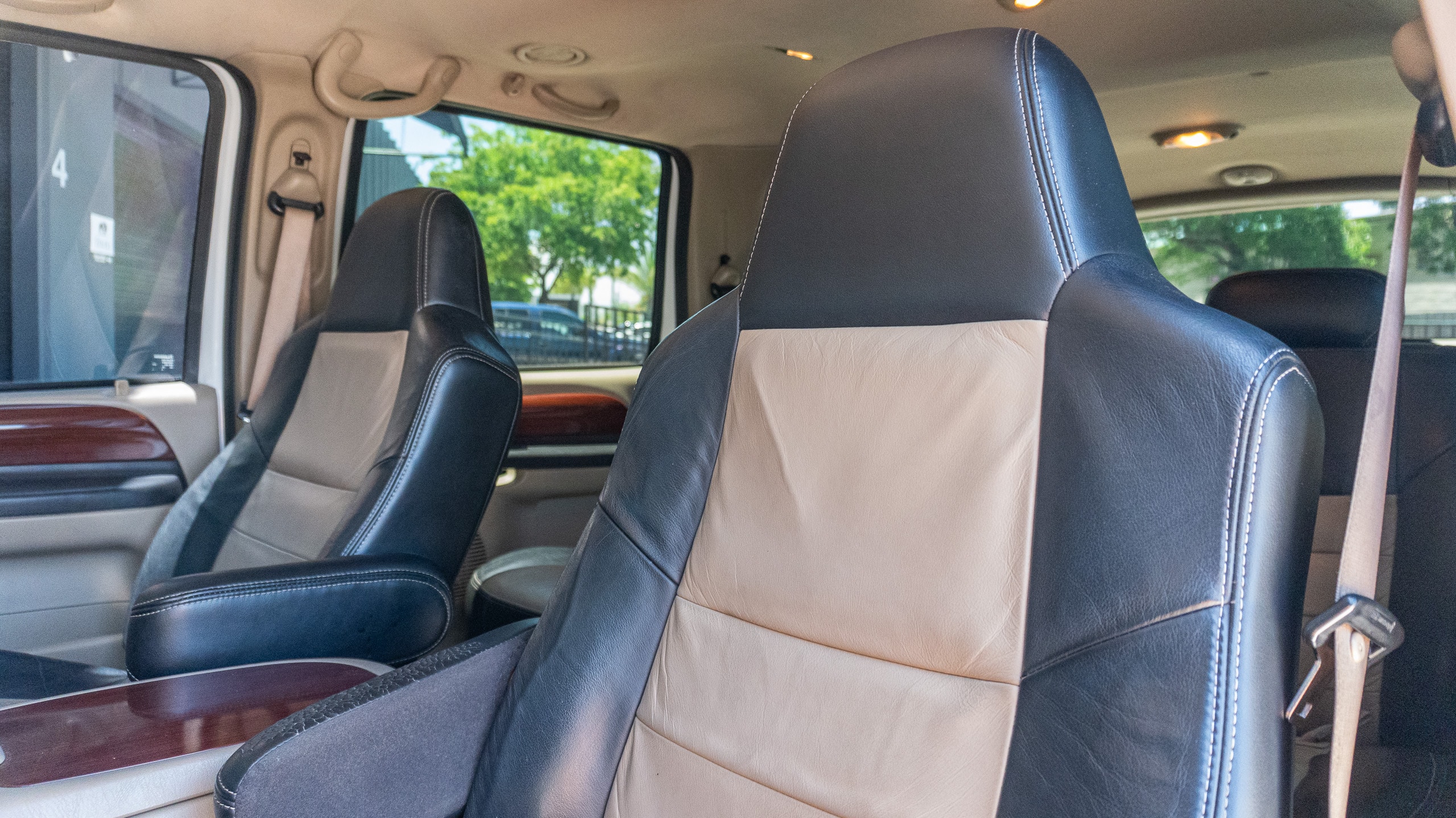 2005 Ford Excursion Eddie Bauer – 6.0L Turbo Diesel – Nicely Modified full