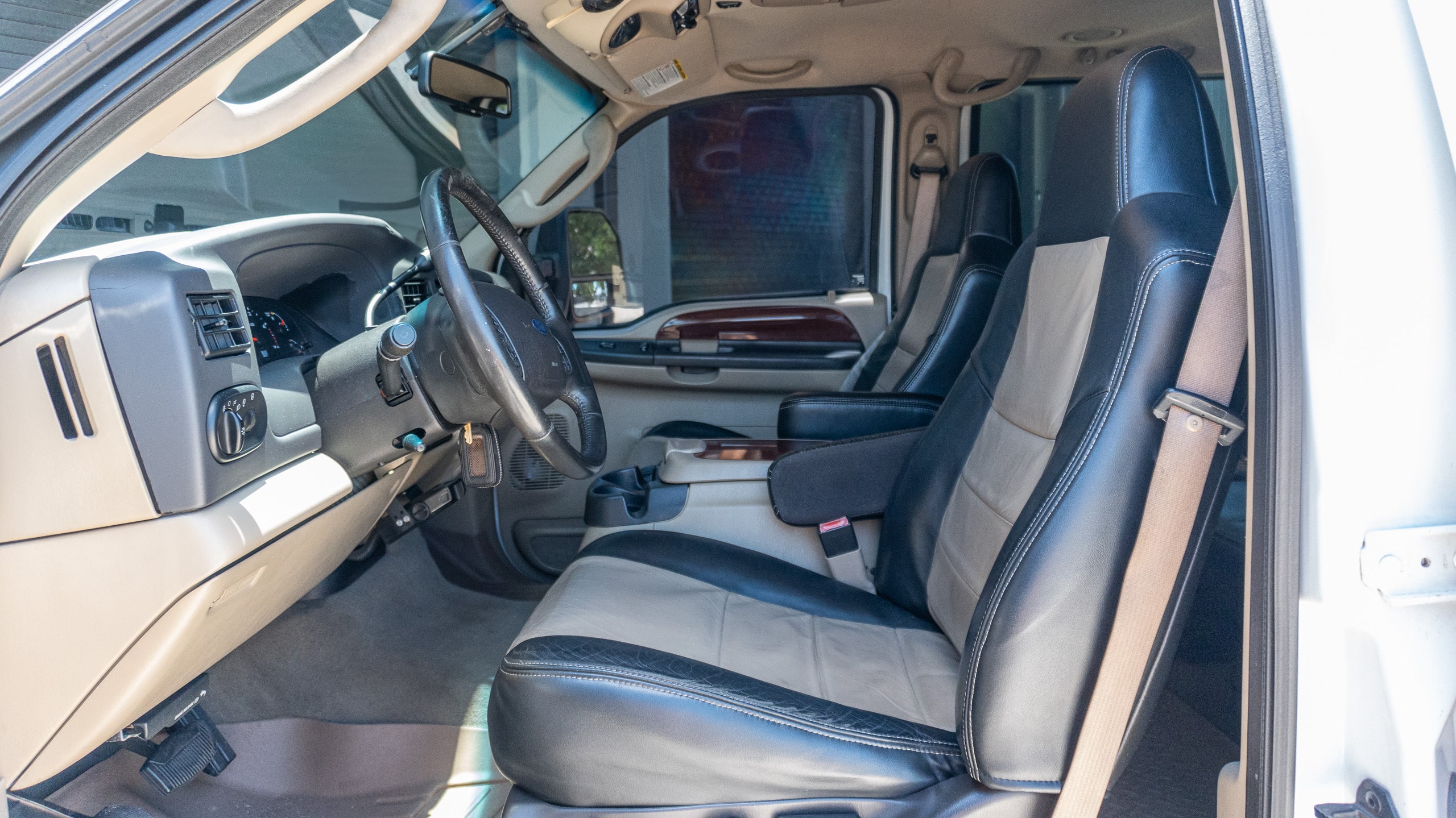2005 Ford Excursion Eddie Bauer – 6.0L Turbo Diesel – Nicely Modified full
