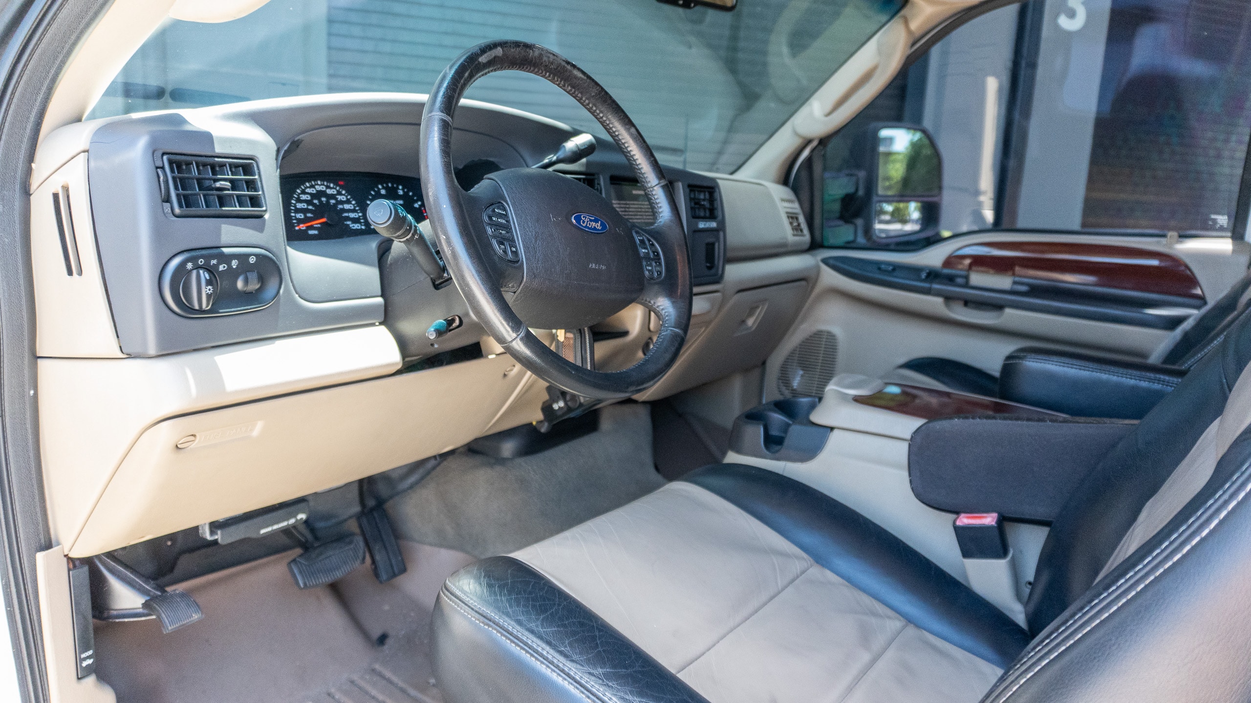 2005 Ford Excursion Eddie Bauer – 6.0L Turbo Diesel – Nicely Modified full