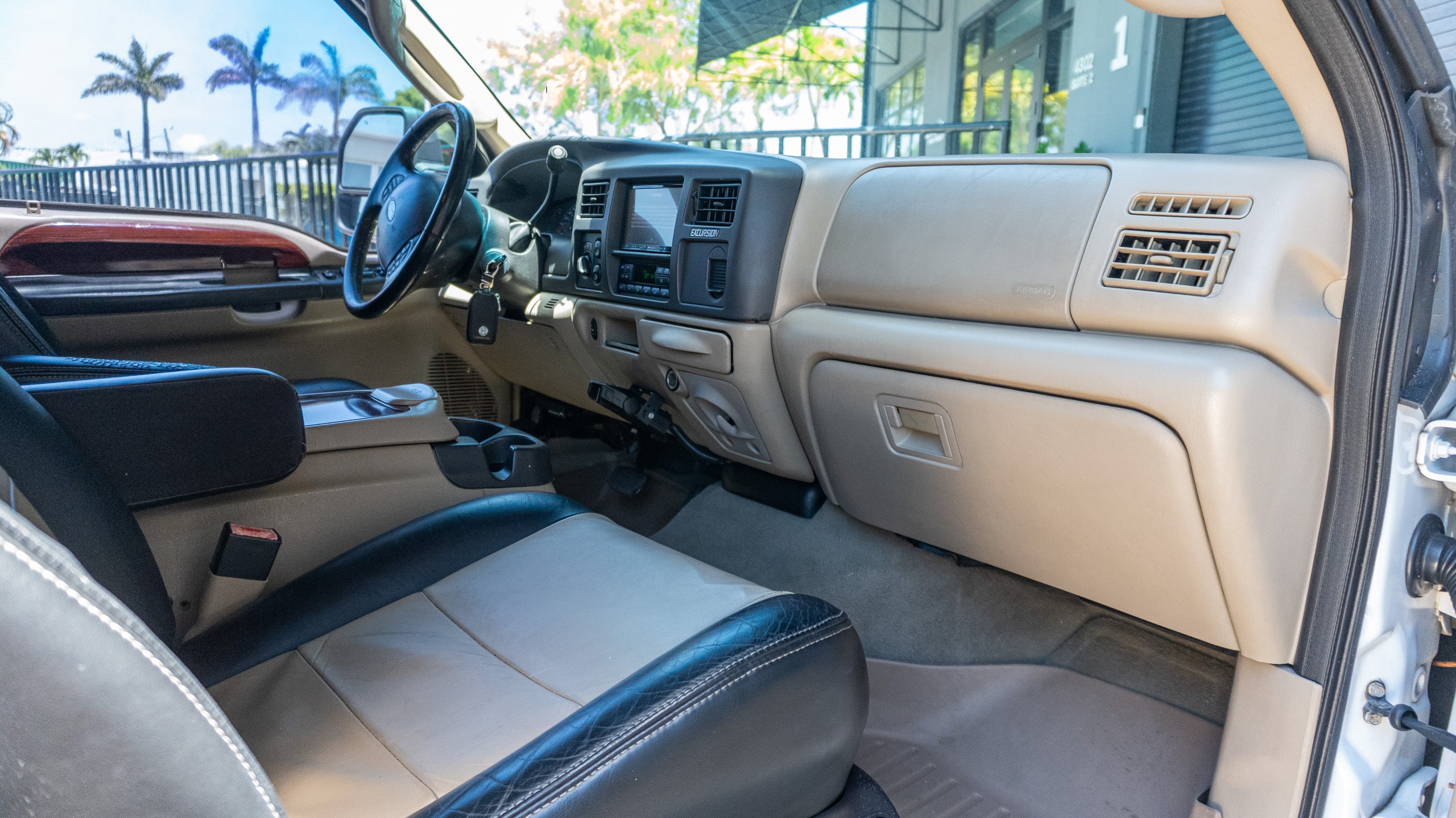 2005 Ford Excursion Eddie Bauer – 6.0L Turbo Diesel – Nicely Modified full