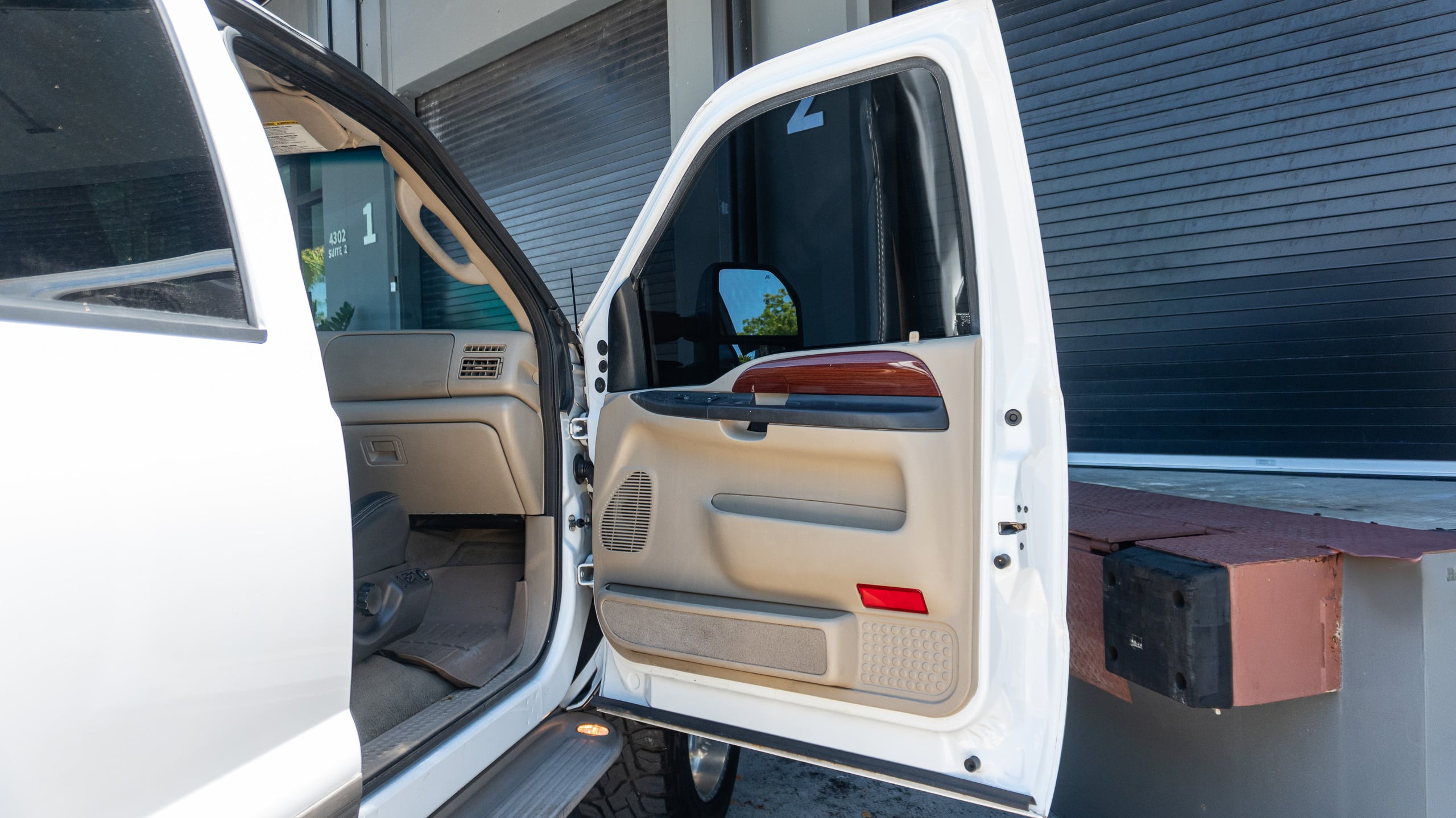 2005 Ford Excursion Eddie Bauer – 6.0L Turbo Diesel – Nicely Modified full