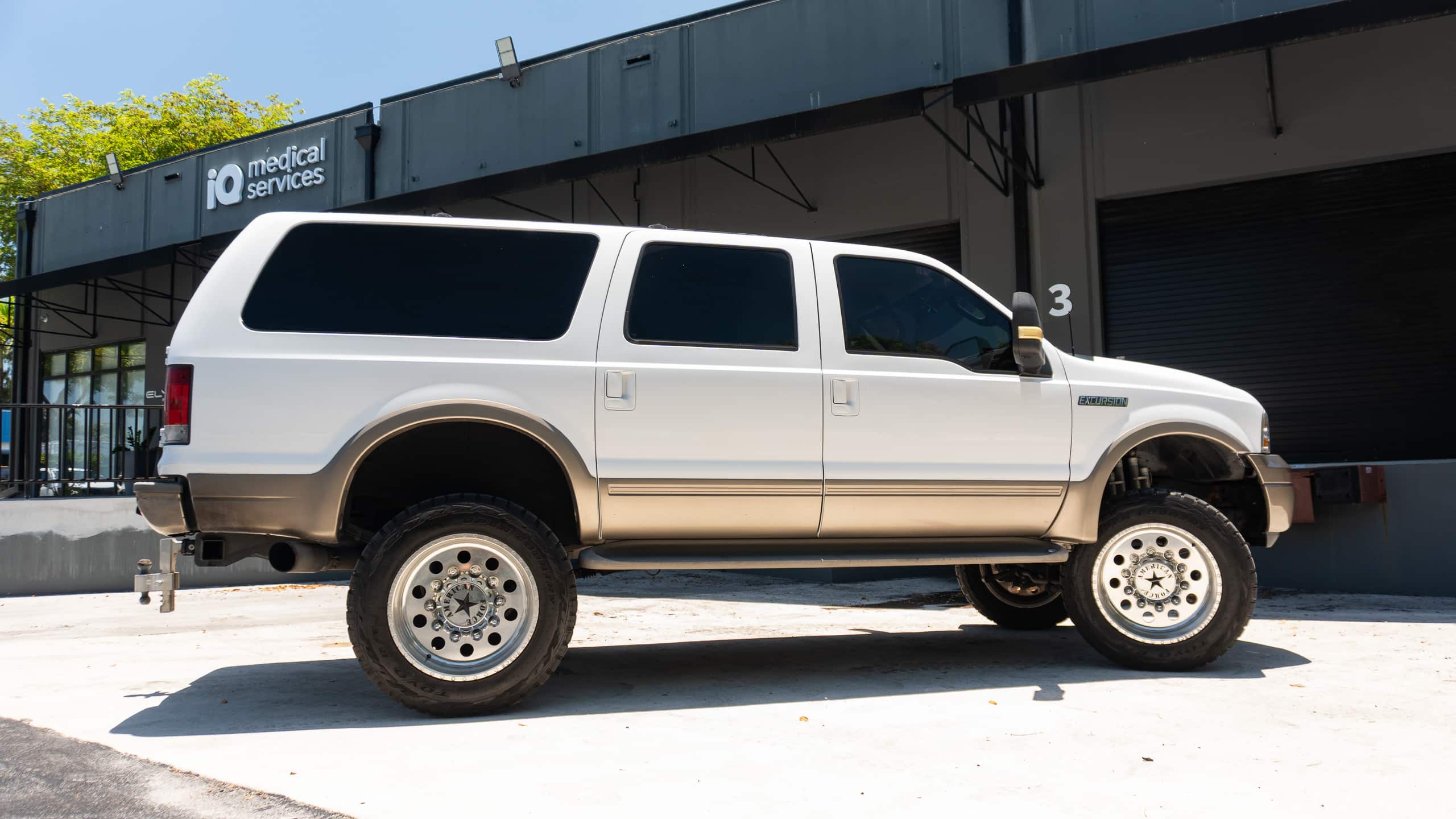 2005 Ford Excursion Eddie Bauer – 6.0L Turbo Diesel – Nicely Modified full