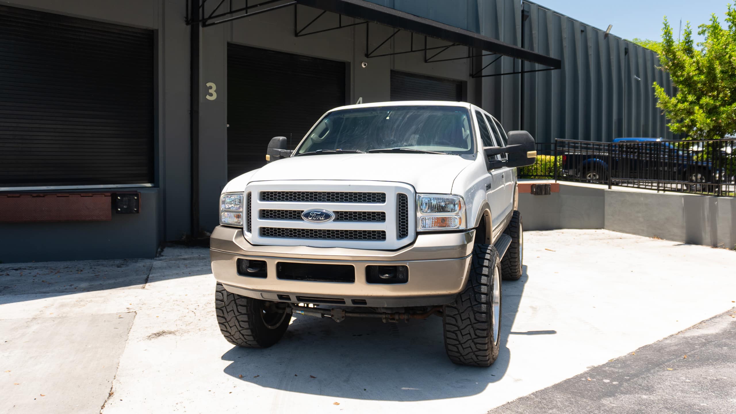 2005 Ford Excursion Eddie Bauer – 6.0L Turbo Diesel – Nicely Modified full