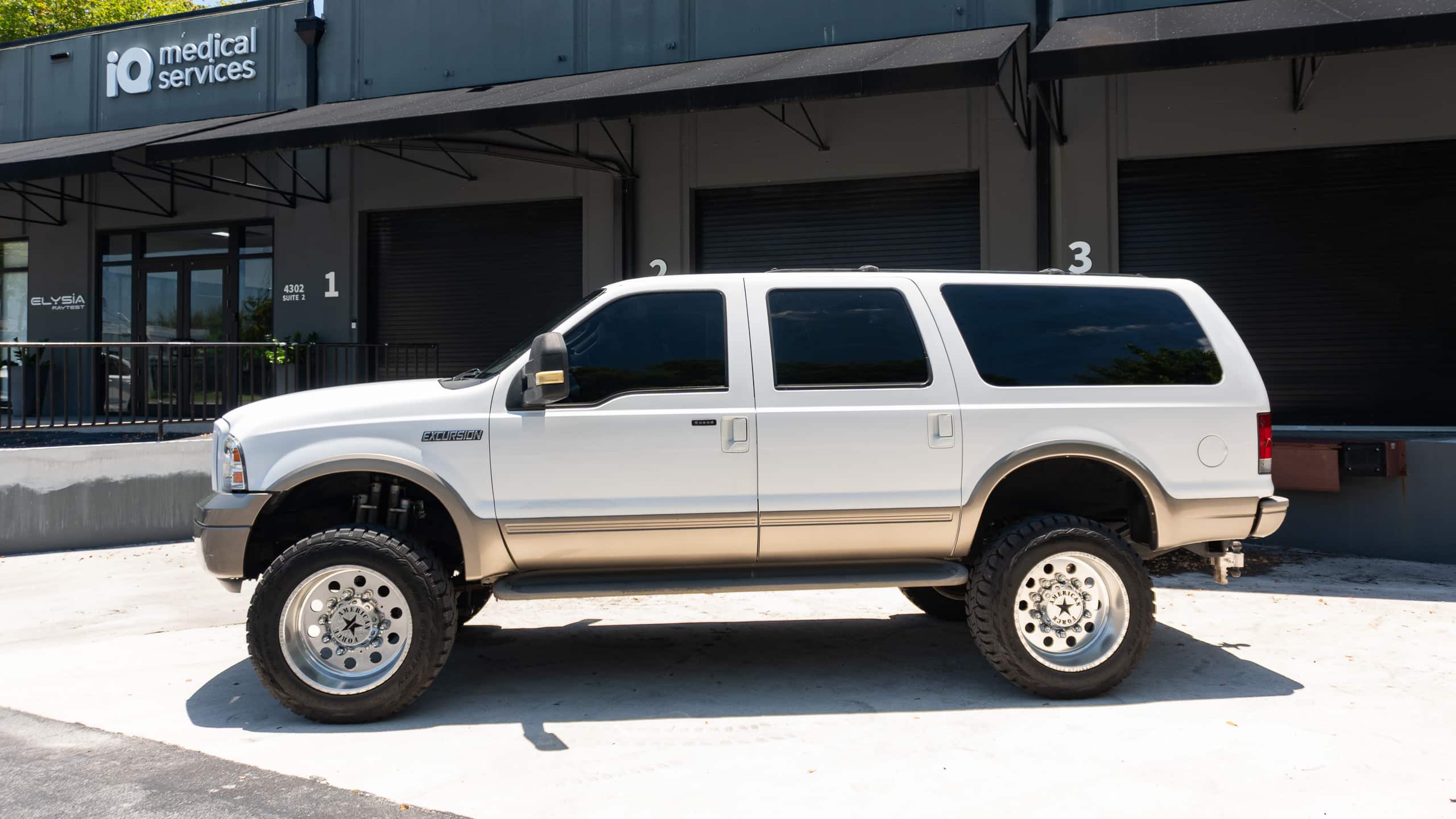 2005 Ford Excursion Eddie Bauer – 6.0L Turbo Diesel – Nicely Modified full