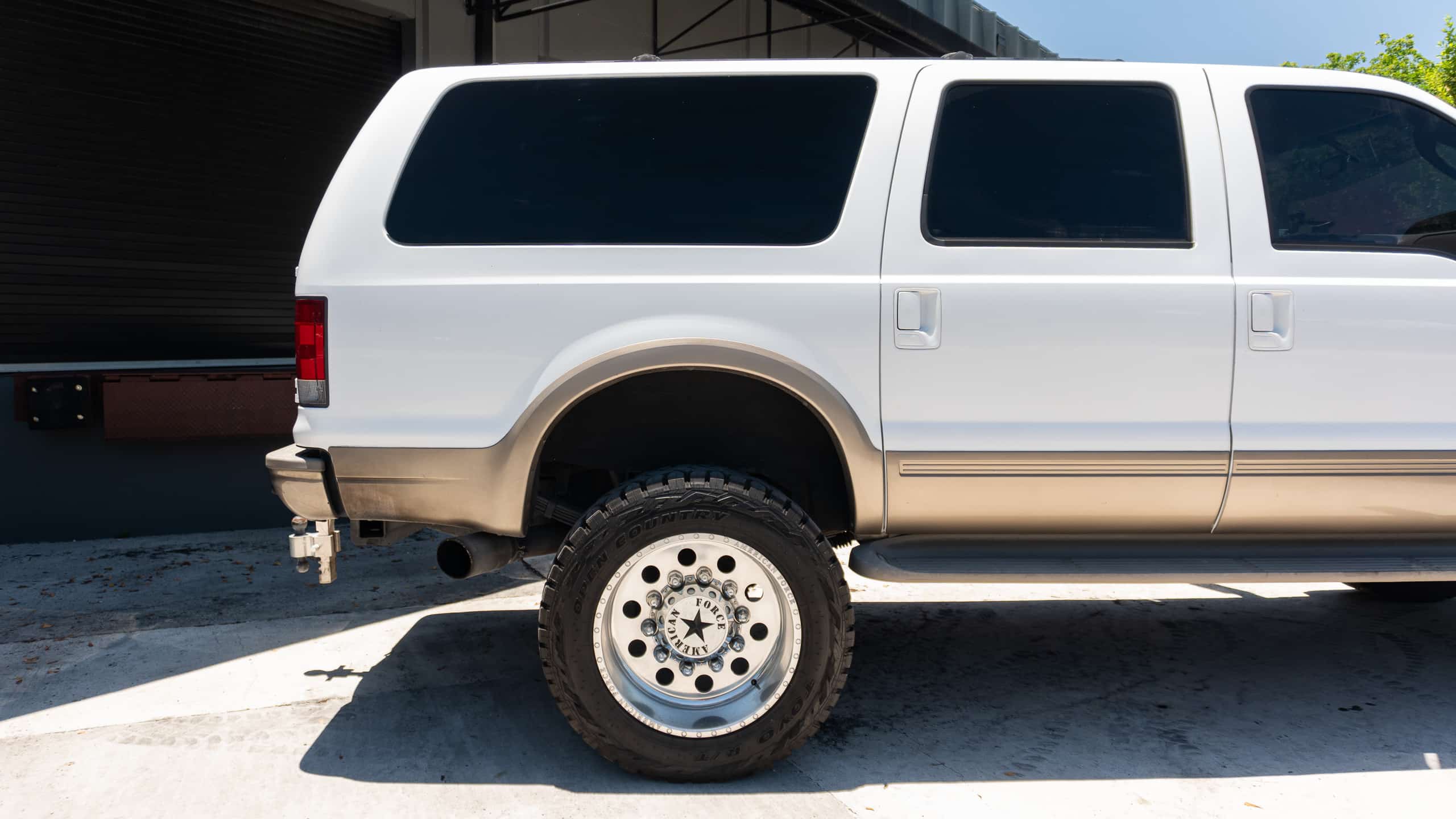 2005 Ford Excursion Eddie Bauer – 6.0L Turbo Diesel – Nicely Modified full