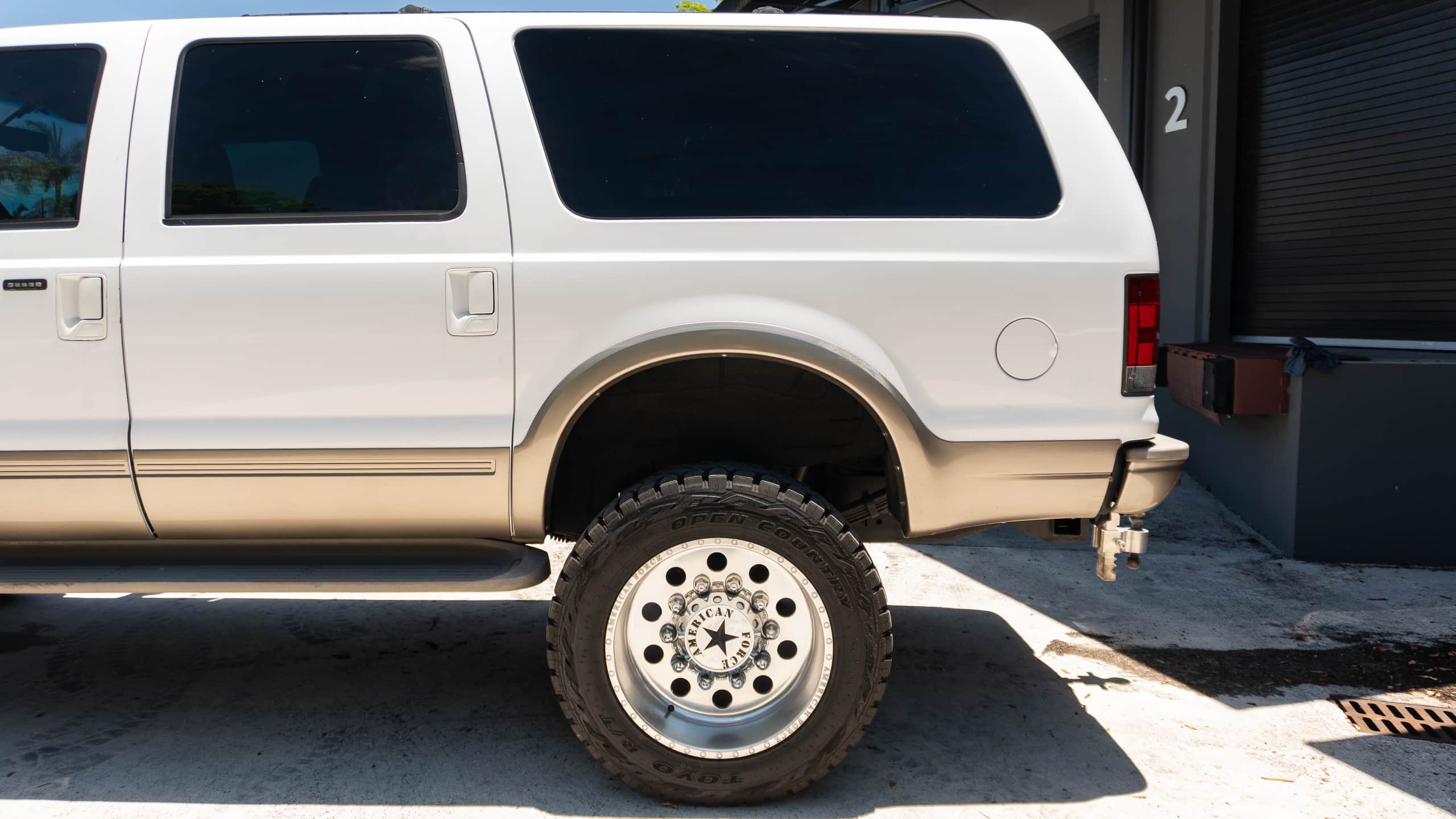 2005 Ford Excursion Eddie Bauer – 6.0L Turbo Diesel – Nicely Modified full