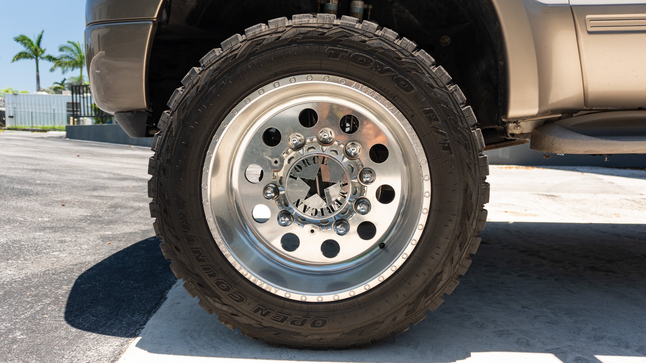 2005 Ford Excursion Eddie Bauer – 6.0L Turbo Diesel – Nicely Modified full