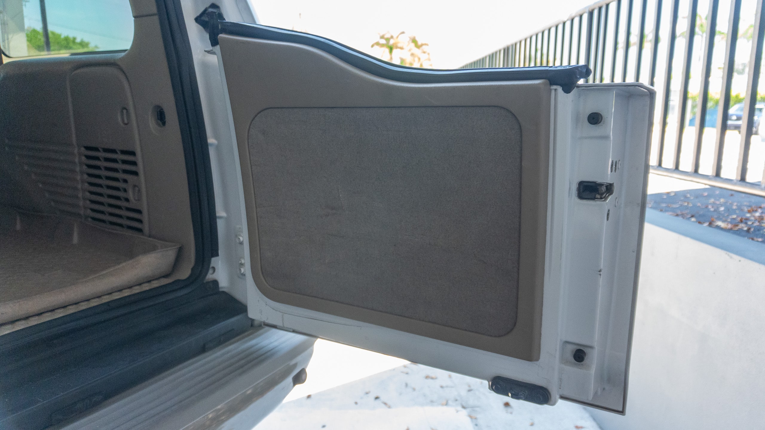 2005 Ford Excursion Eddie Bauer – 6.0L Turbo Diesel – Nicely Modified full