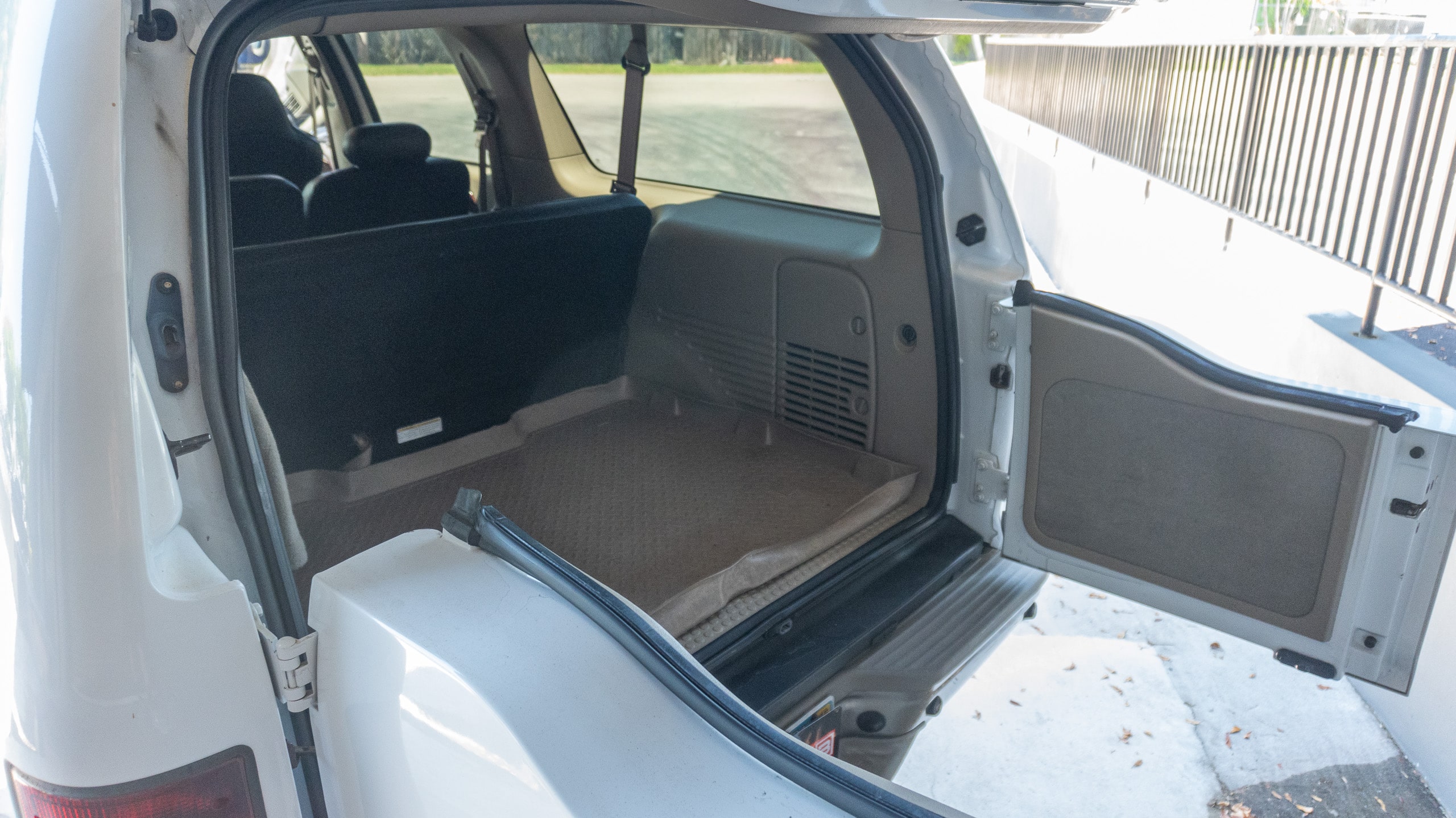 2005 Ford Excursion Eddie Bauer – 6.0L Turbo Diesel – Nicely Modified full