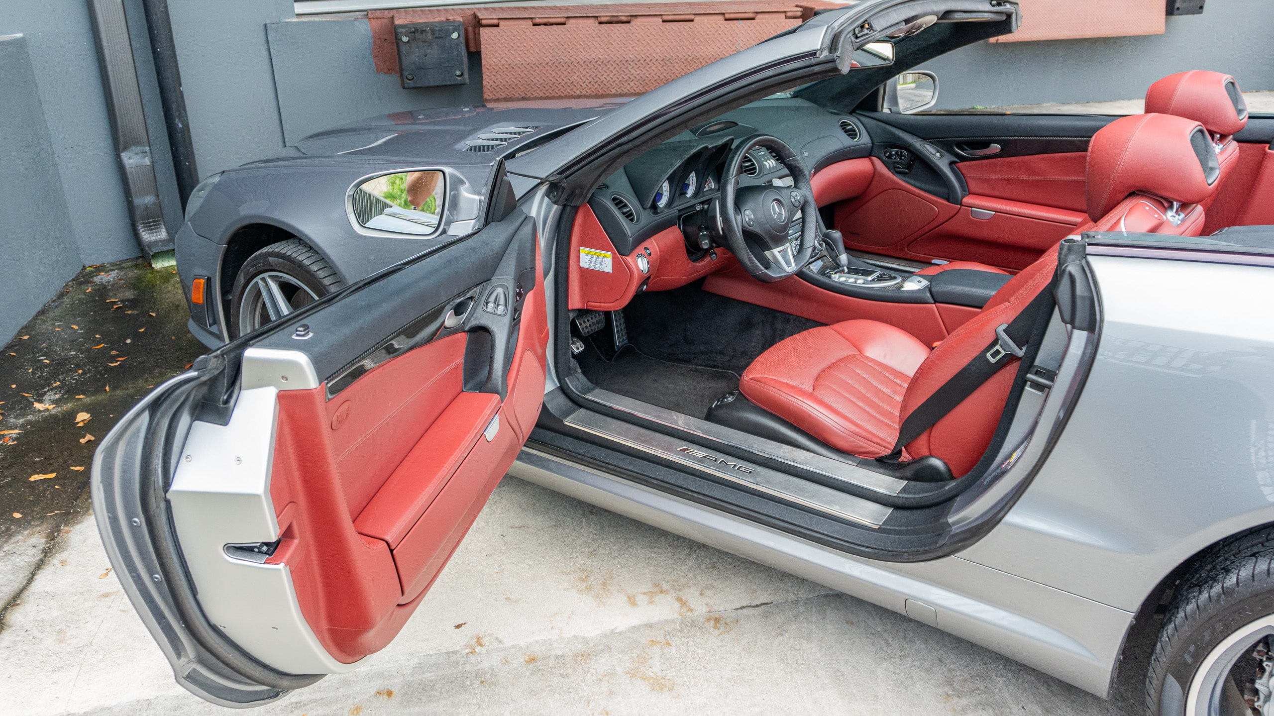 2009 Mercedes Benz SL 63 AMG R230 – P30 Perfomance Package – 19K Miles – Red Interior full