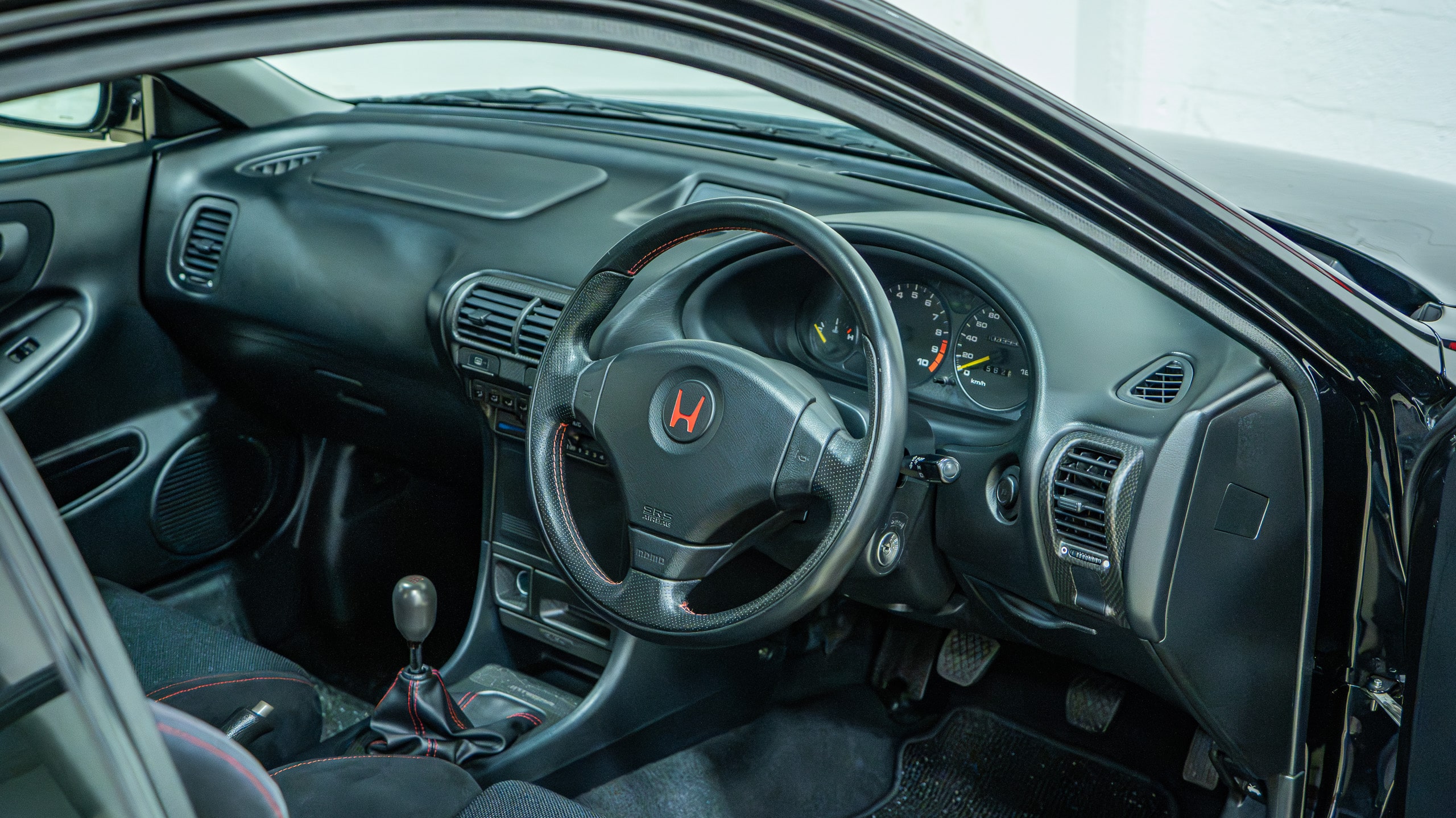 1998 Honda Integra Type R – DC2 – JDM – Only 23k Kilometers – Original Paint – Time Capsule full