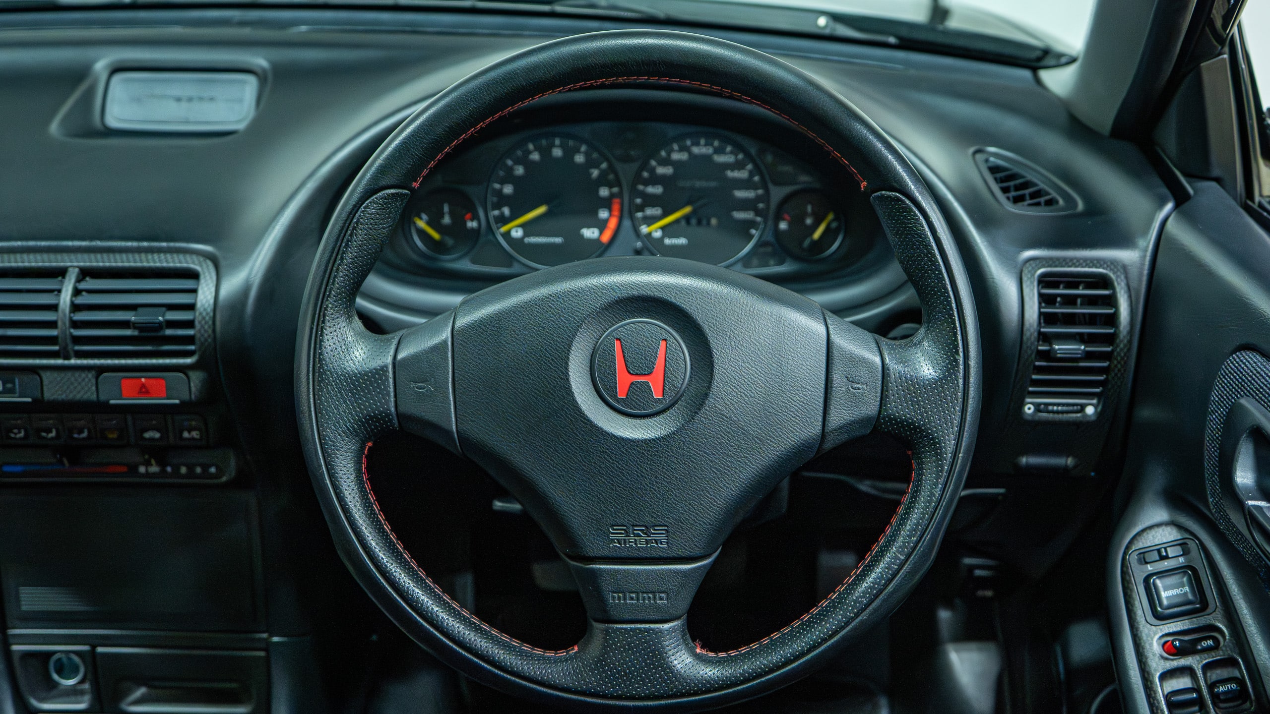 1998 Honda Integra Type R – DC2 – JDM – Only 23k Kilometers – Original Paint – Time Capsule full