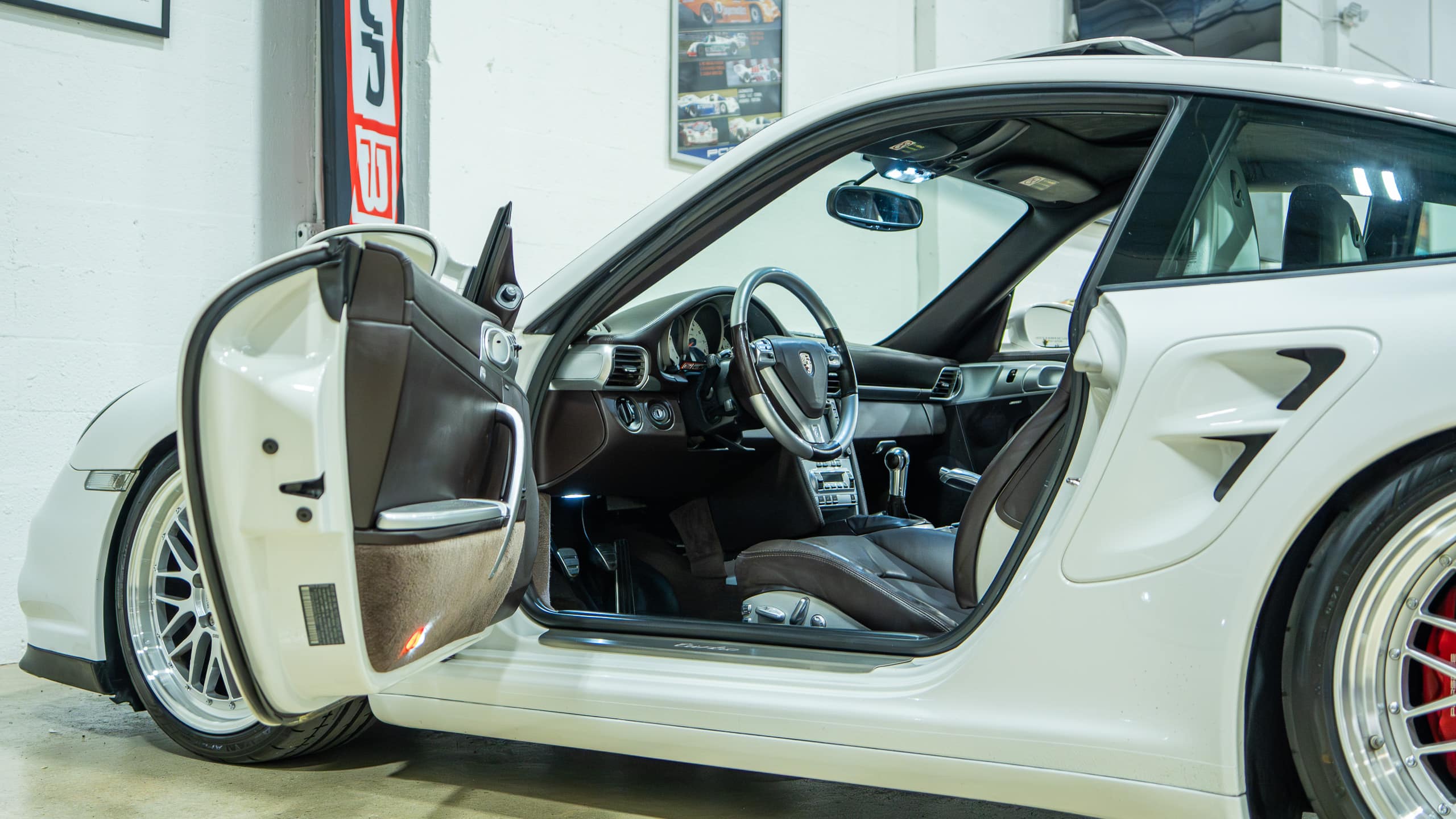 2008 Porsche 997.1 Turbo – 6 Speed Manual – 41k Miles – White/Cocoa Sport Seats – 750 Horsepower full