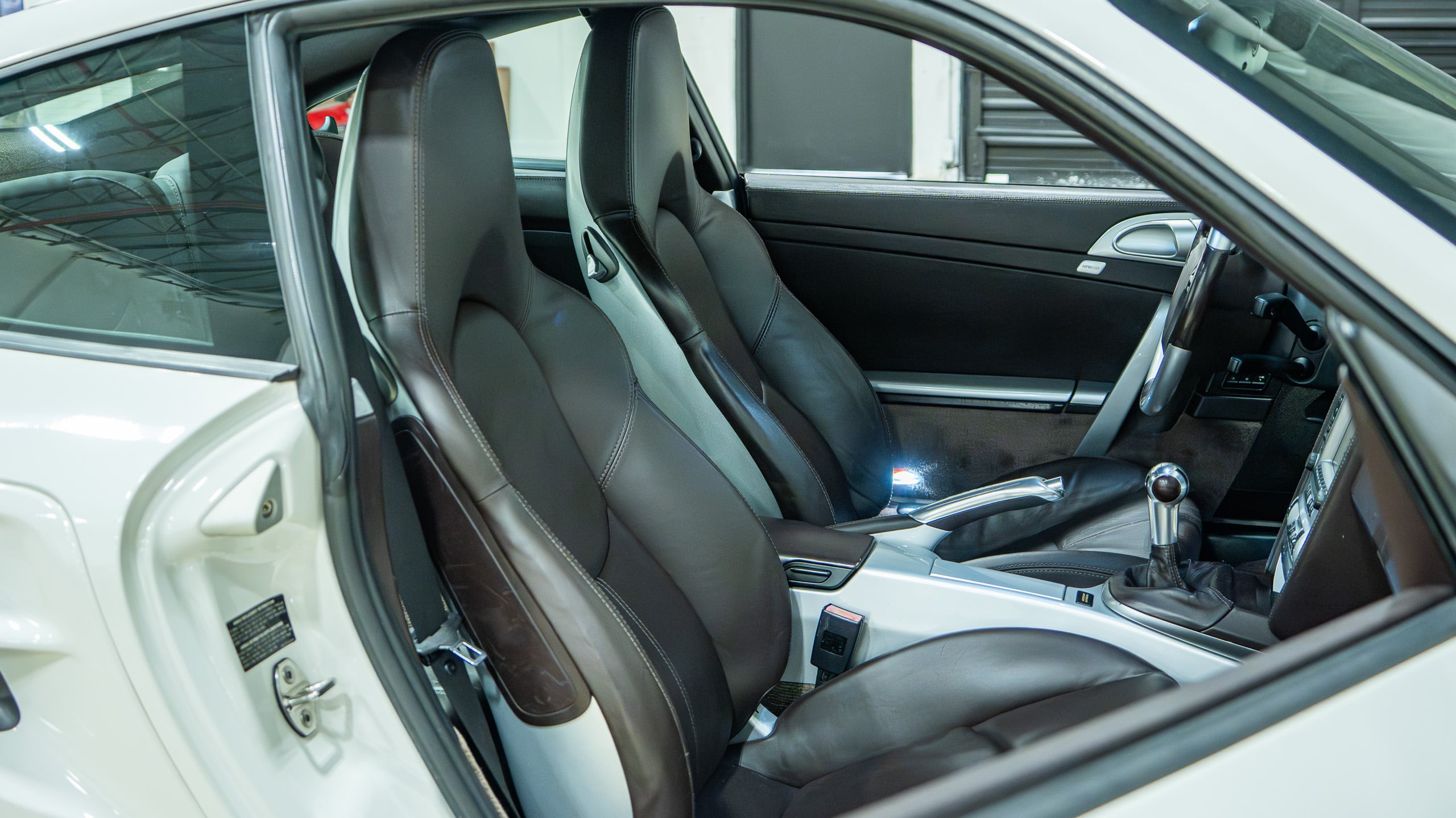 2008 Porsche 997.1 Turbo – 6 Speed Manual – 41k Miles – White/Cocoa Sport Seats – 750 Horsepower full
