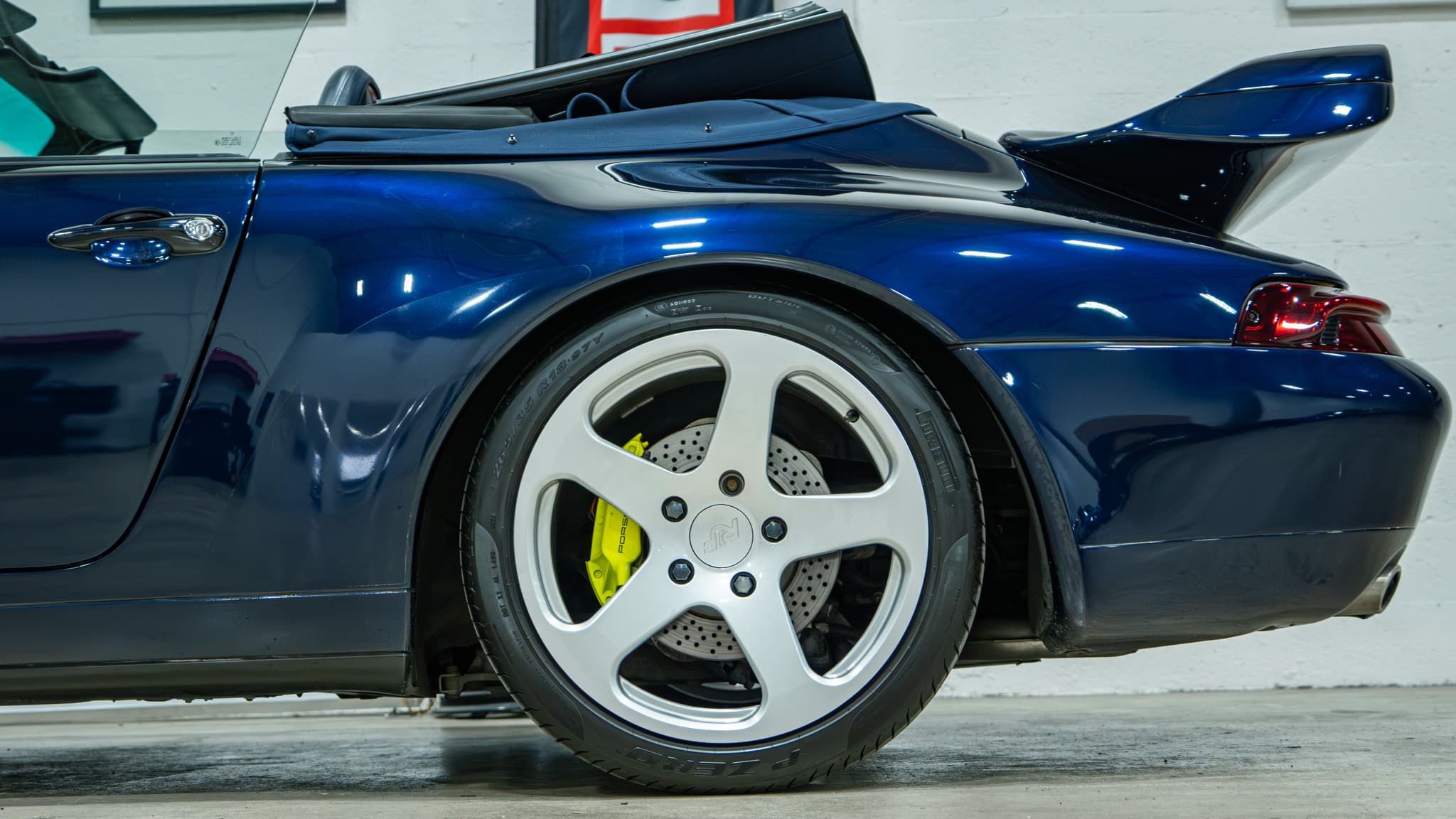 1995 Porsche 911 993 Carrera 4 Midnight Blue – 6 Speed Manual – Bilstein Coilovers full