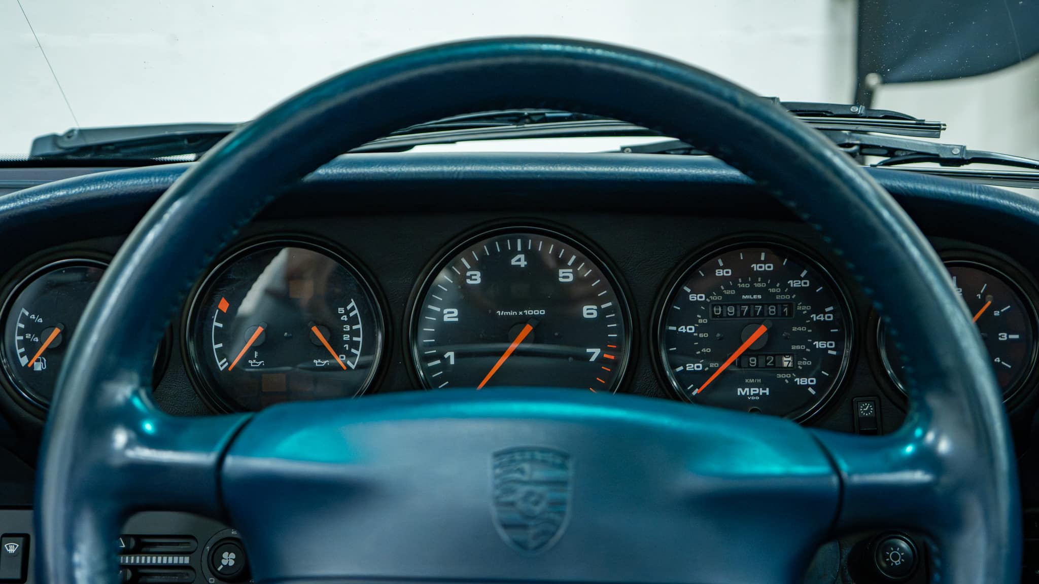 1995 Porsche 911 993 Carrera 4 Midnight Blue – 6 Speed Manual – Bilstein Coilovers full