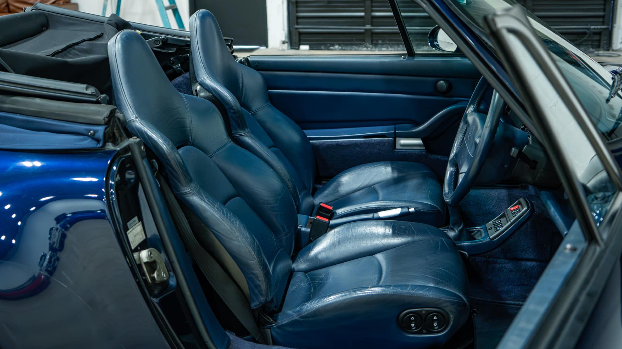 1995 Porsche 911 993 Carrera 4 Midnight Blue – 6 Speed Manual – Bilstein Coilovers full