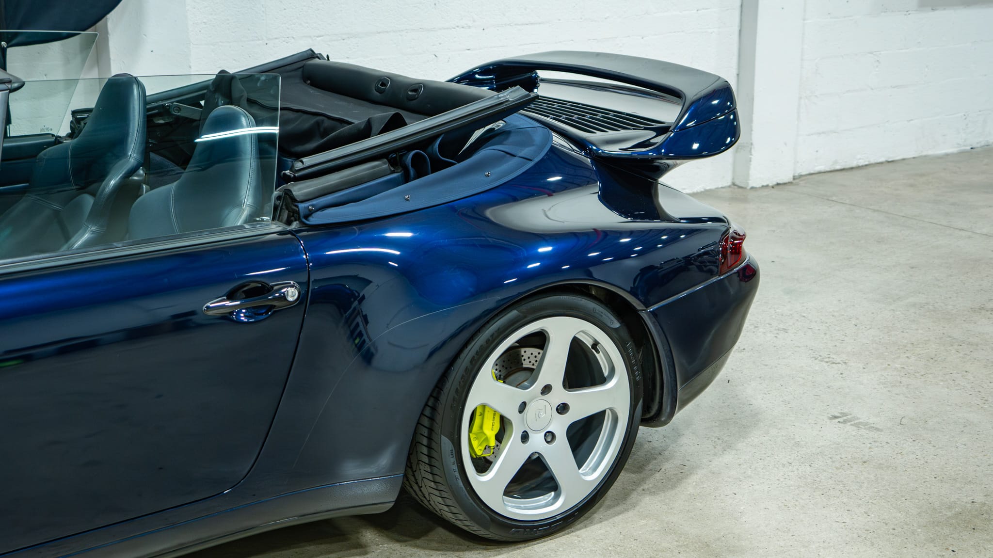 1995 Porsche 911 993 Carrera 4 Midnight Blue – 6 Speed Manual – Bilstein Coilovers full
