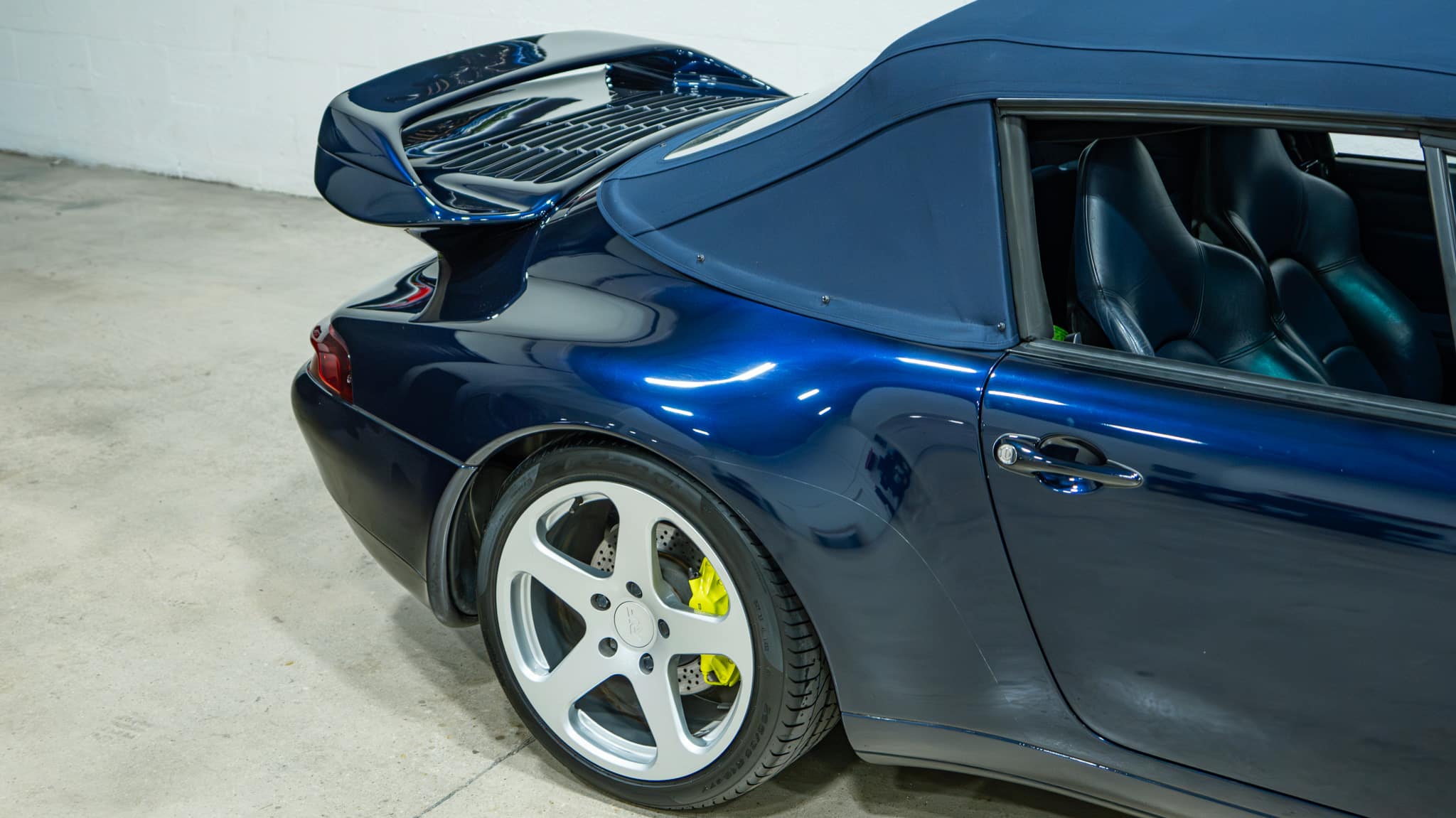 1995 Porsche 911 993 Carrera 4 Midnight Blue – 6 Speed Manual – Bilstein Coilovers full