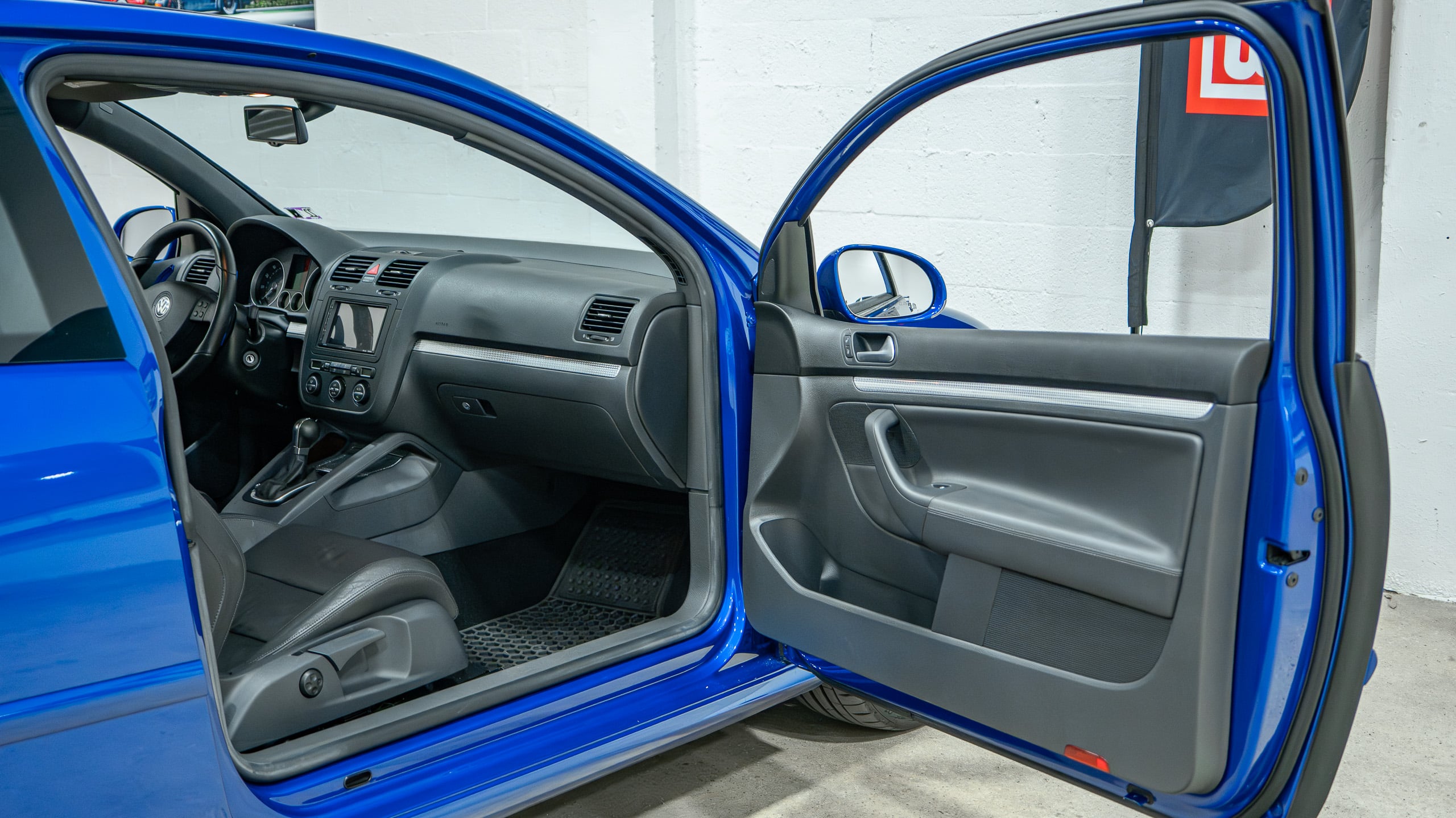 2008 Volkswagen R32 Only 45k Miles – Sapphire blue original paint – DSG full