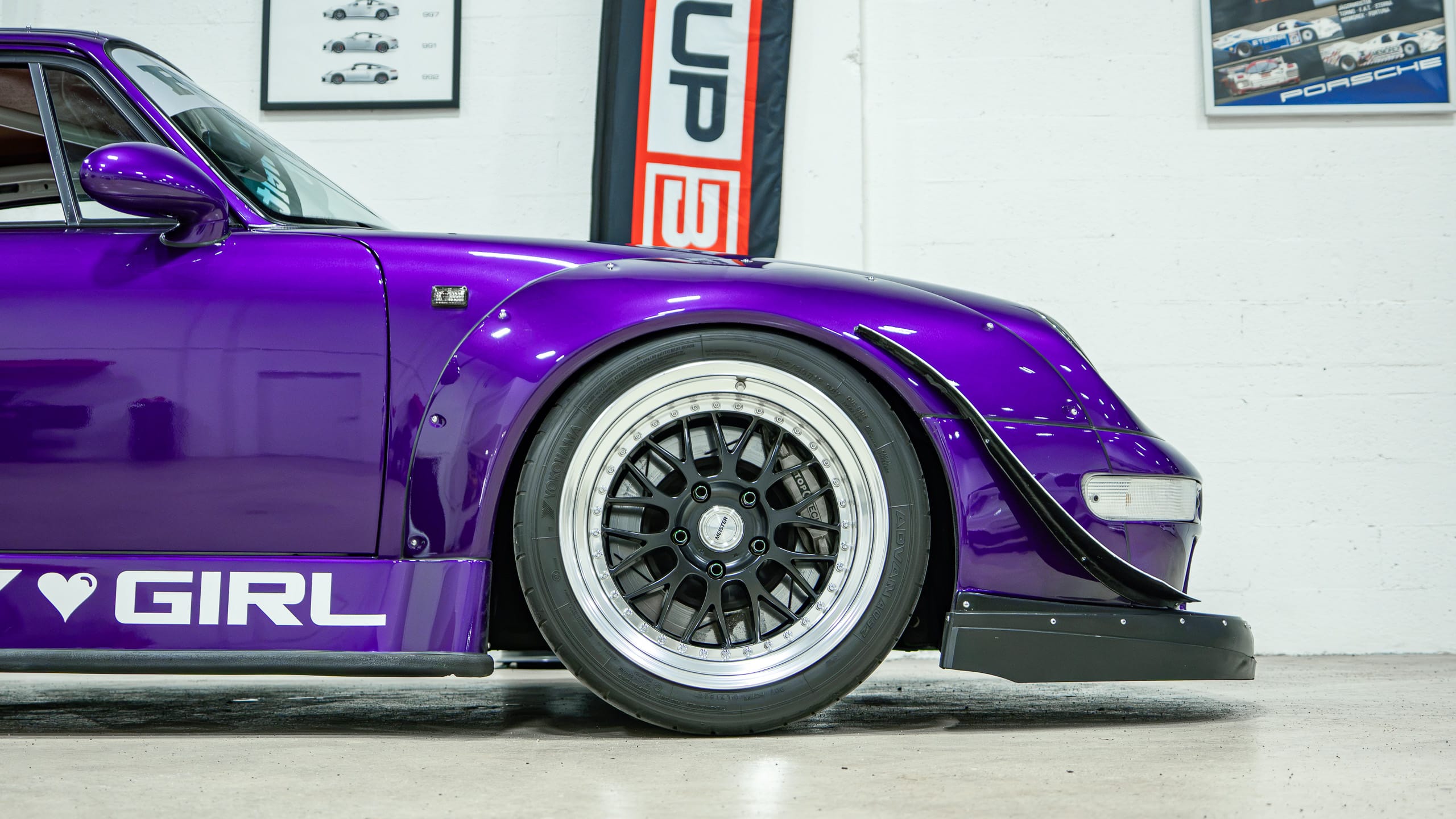 1995 Porsche 911 Carrera 993 RWB Army Girl – 59k Miles- 6 Speed Manual CAE Shifter – LSD – Stoptech BBK – Custom Exhaust- Cold AC full