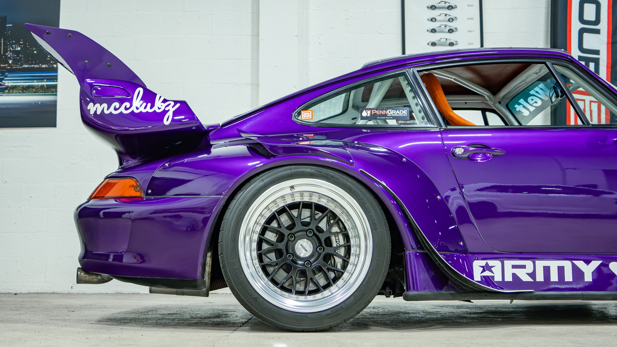 1995 Porsche 911 Carrera 993 RWB Army Girl – 59k Miles- 6 Speed Manual CAE Shifter – LSD – Stoptech BBK – Custom Exhaust- Cold AC full